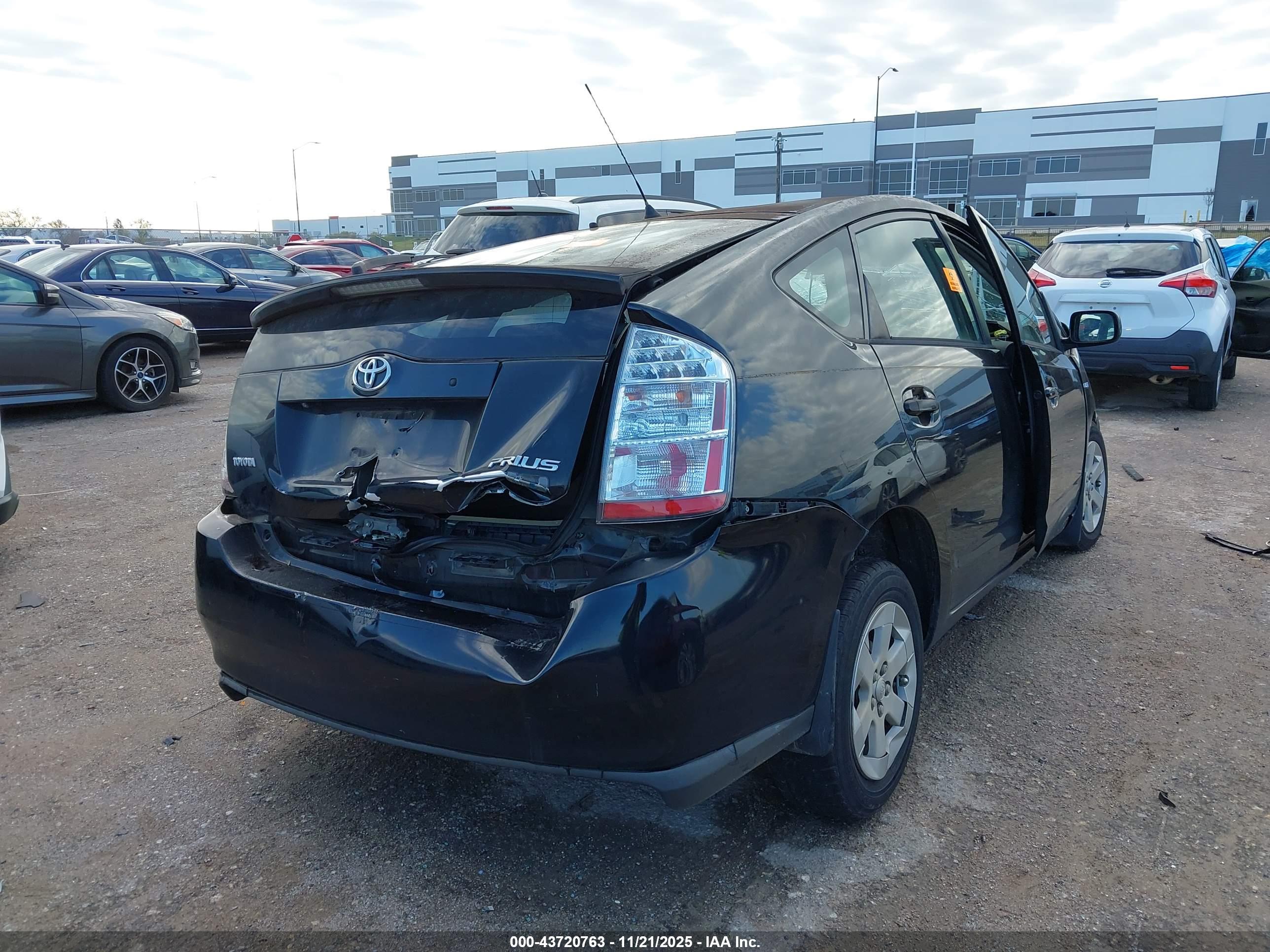 TOYOTA PRIUS image 4