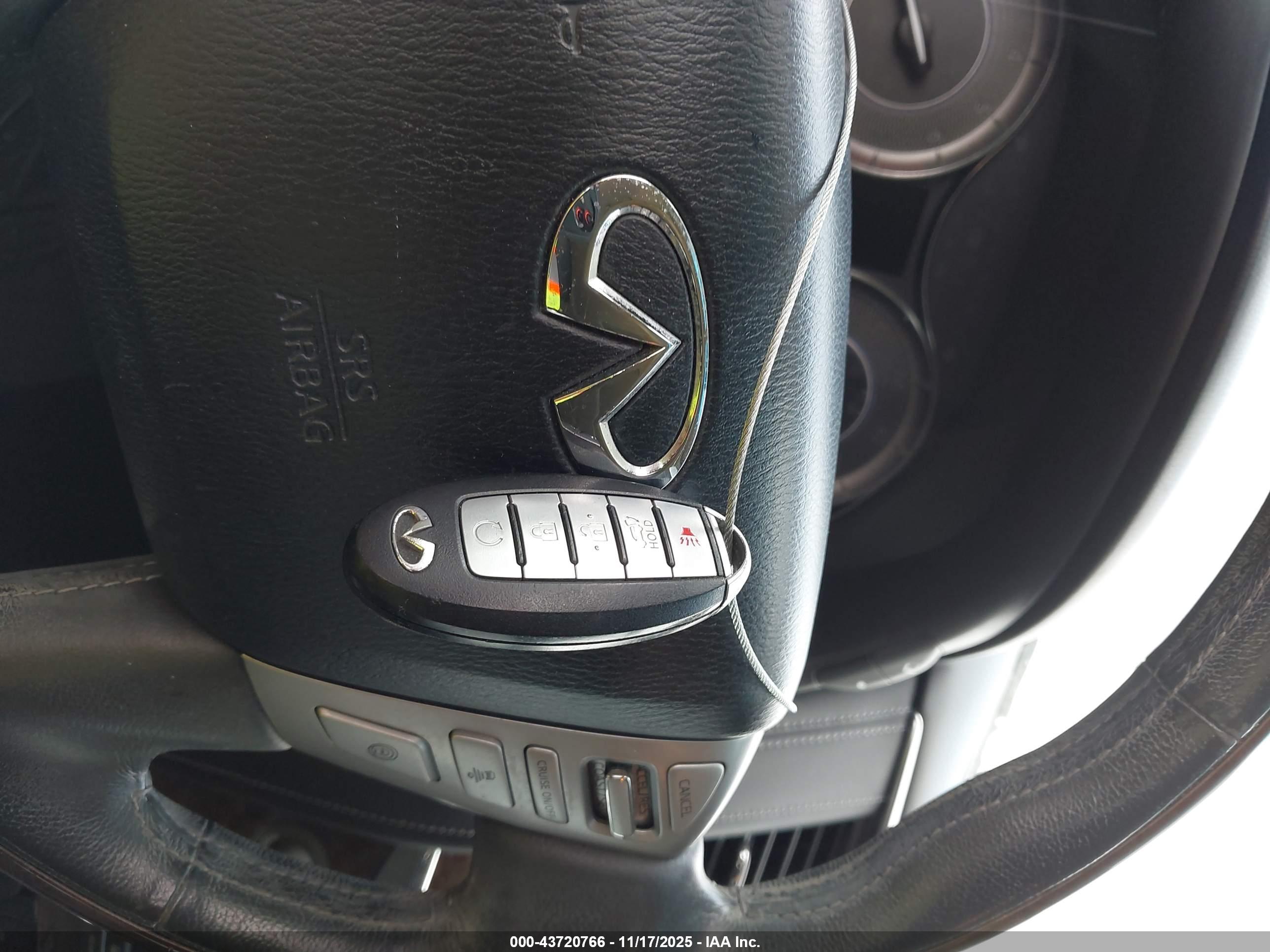 INFINITI QX80 image 11