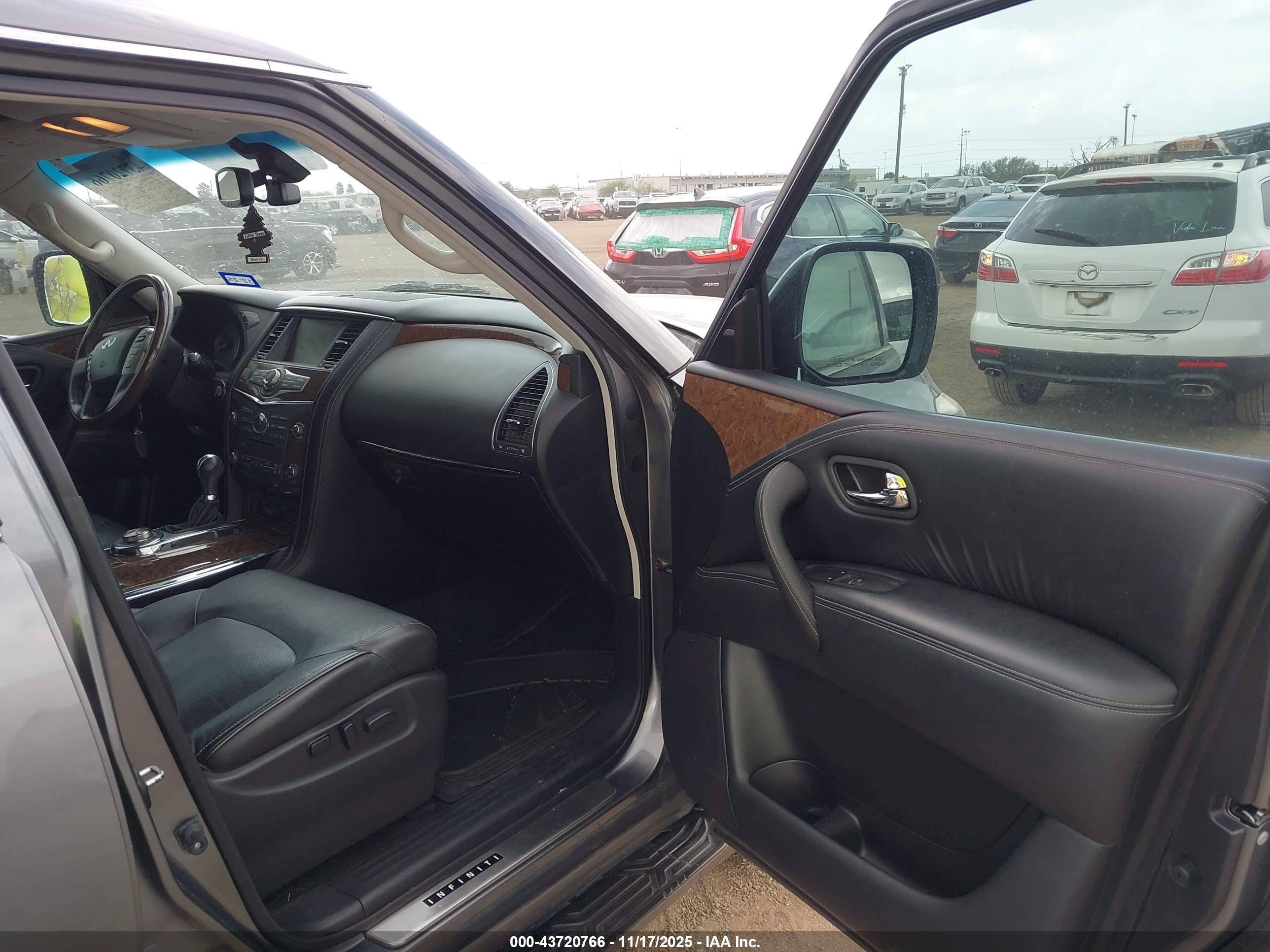 INFINITI QX80 image 5