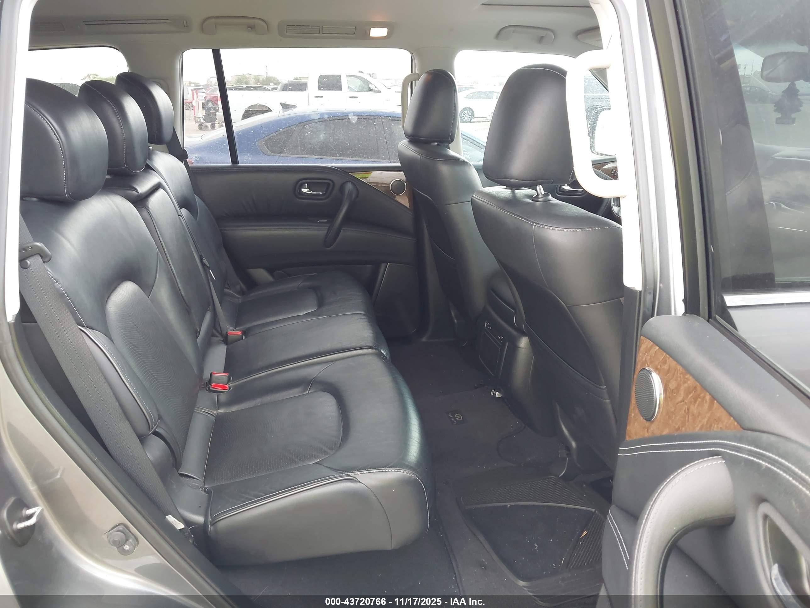 INFINITI QX80 image 8