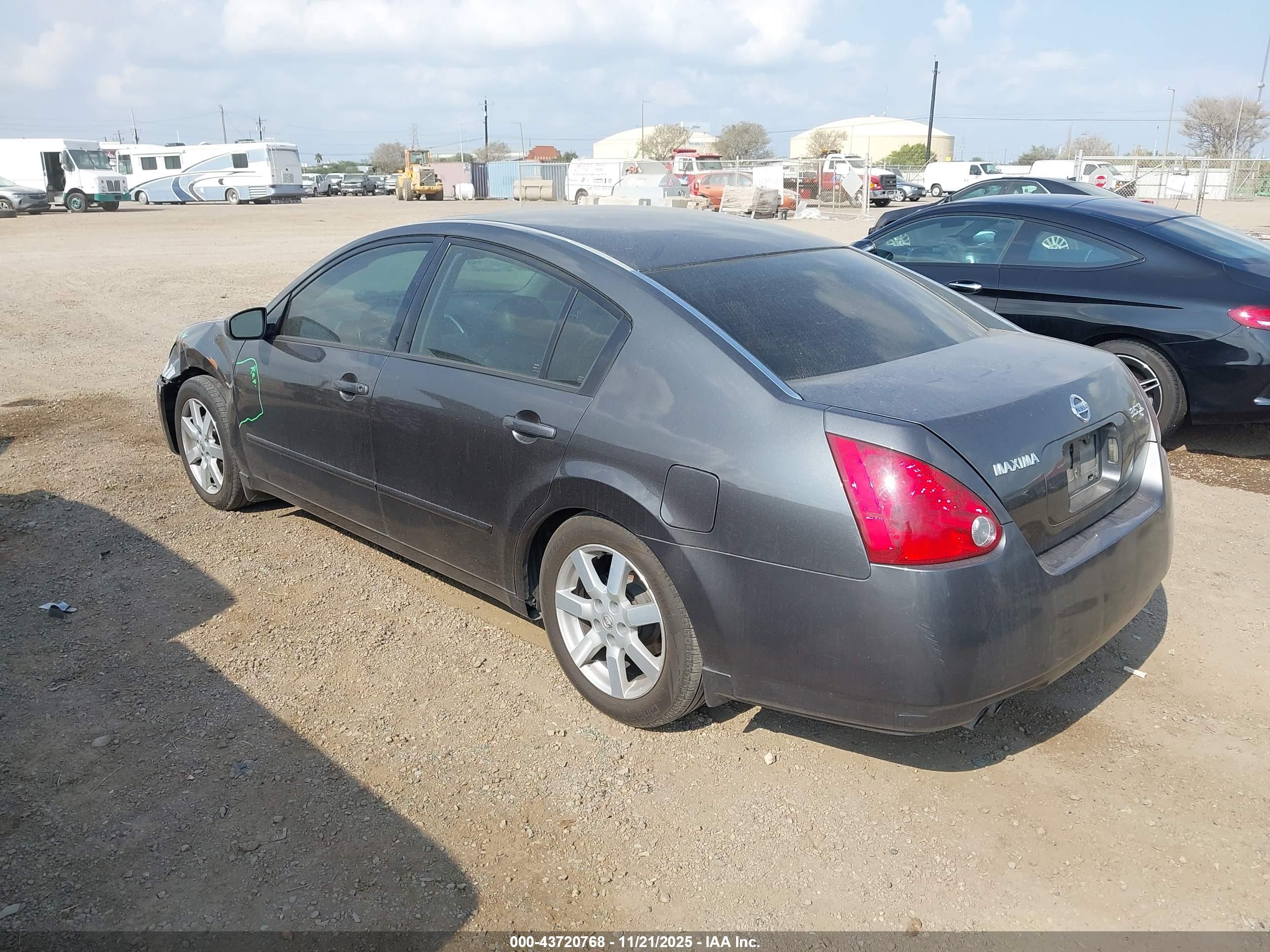 NISSAN MAXIMA image 3