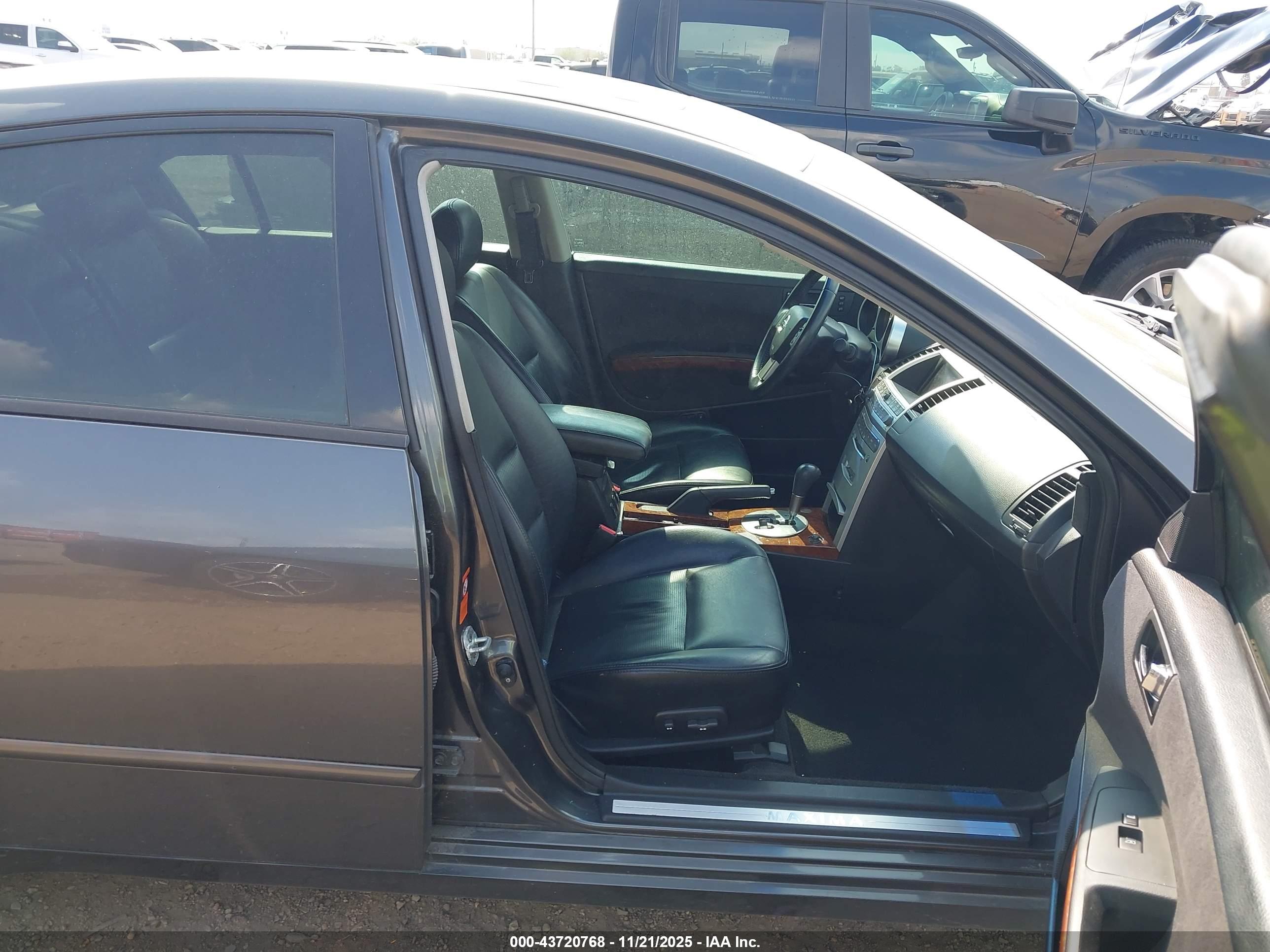 NISSAN MAXIMA image 5
