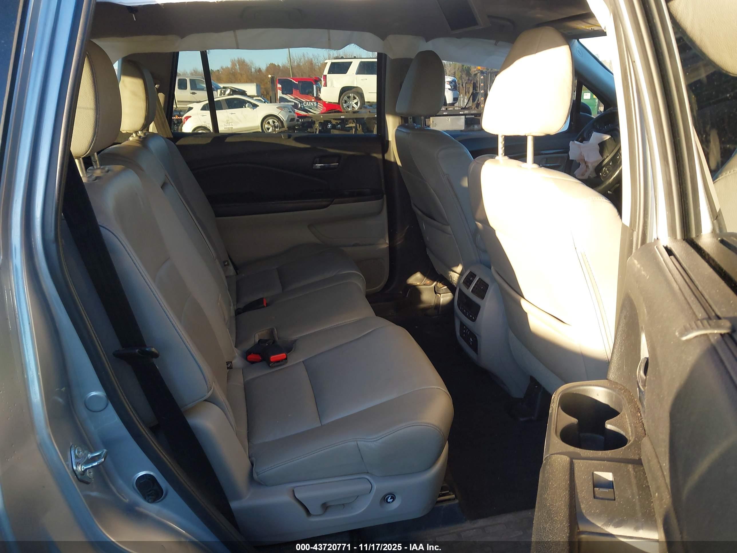 HONDA PILOT image 8
