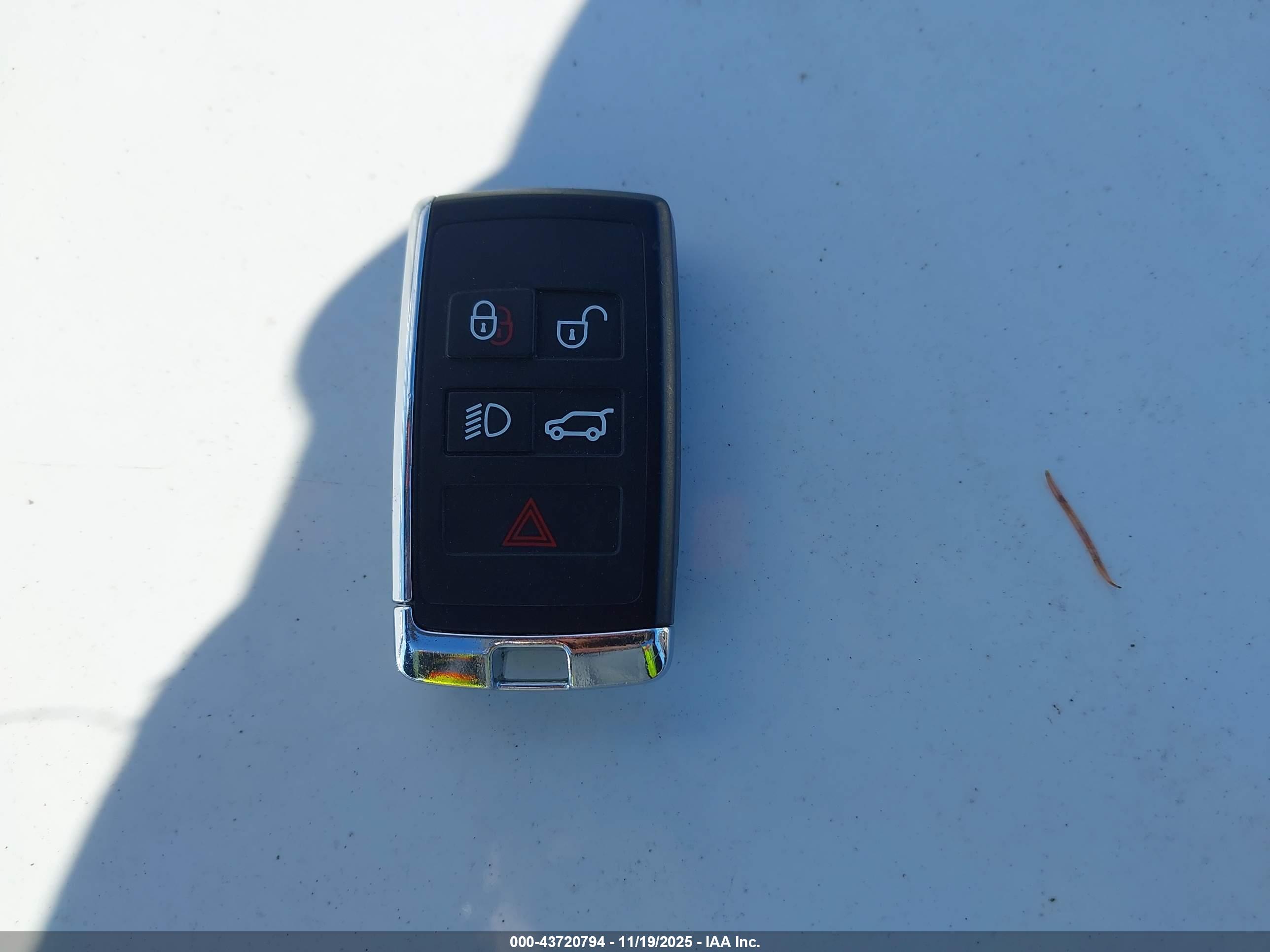 LAND ROVER image 11