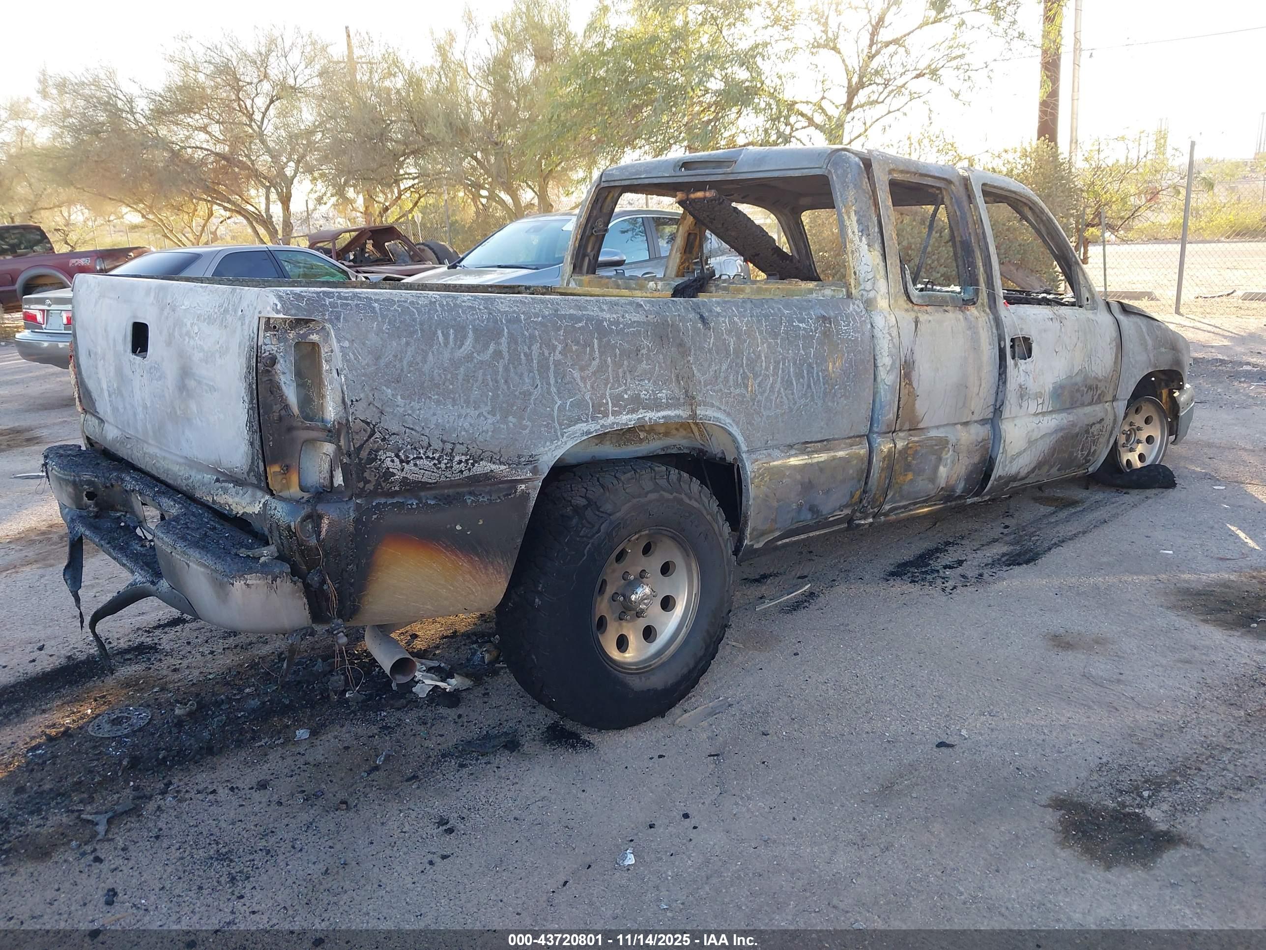 CHEVROLET SILVERADO image 4