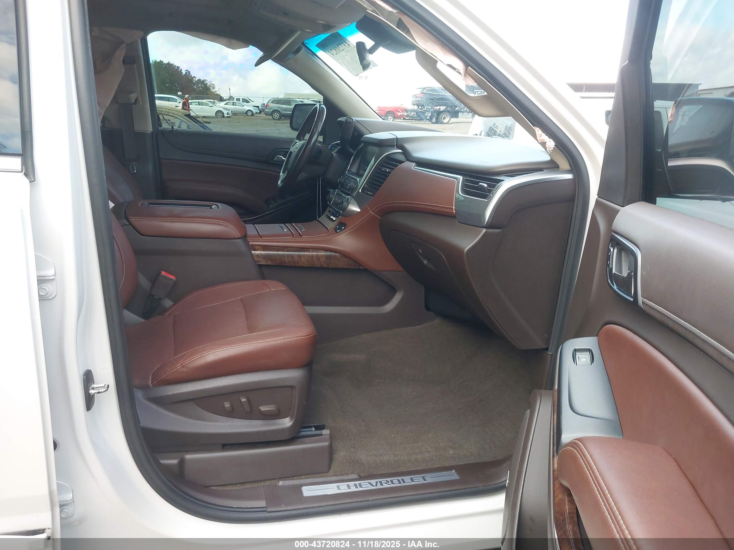 CHEVROLET TAHOE image 5