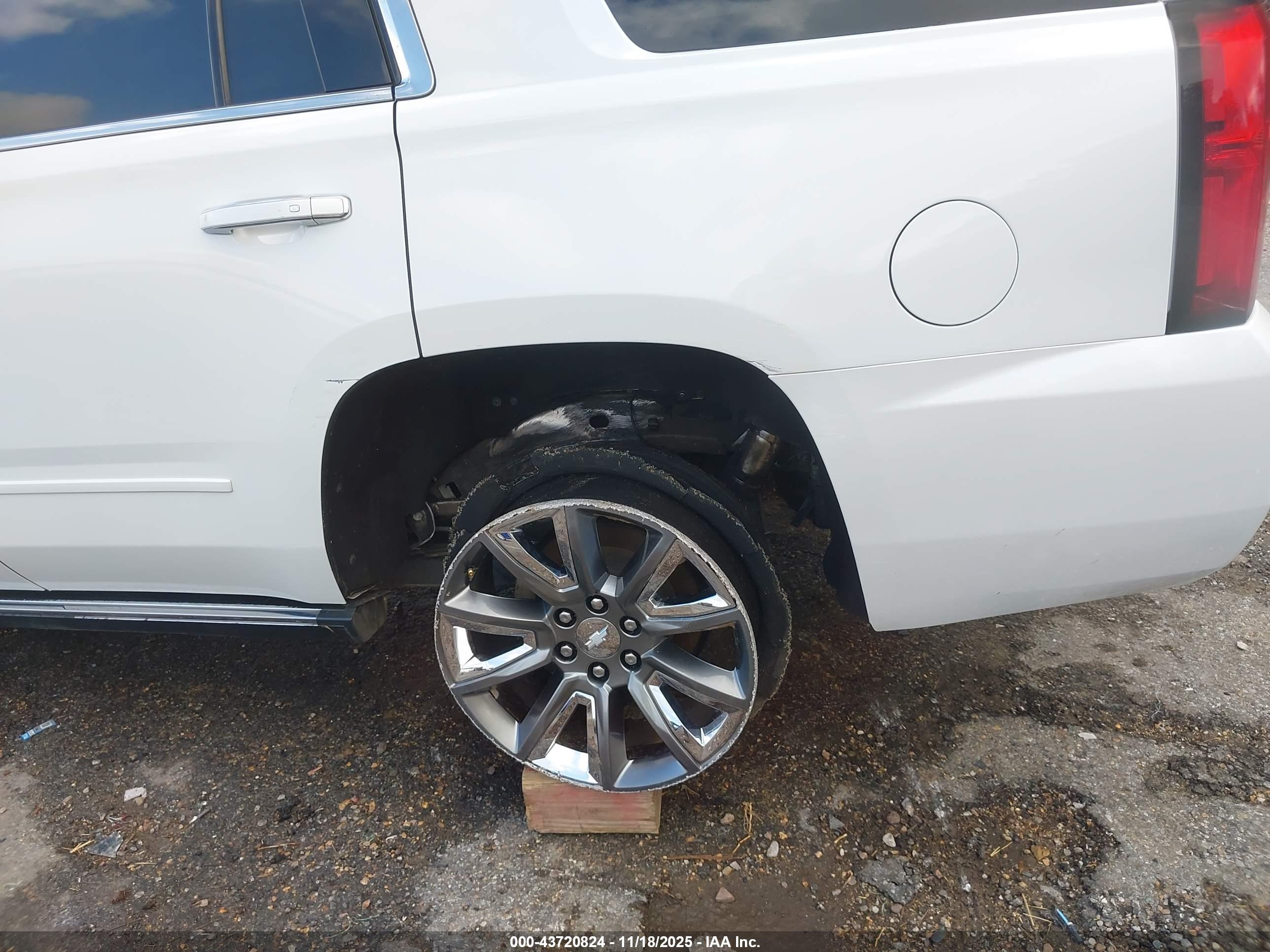 CHEVROLET TAHOE image 6