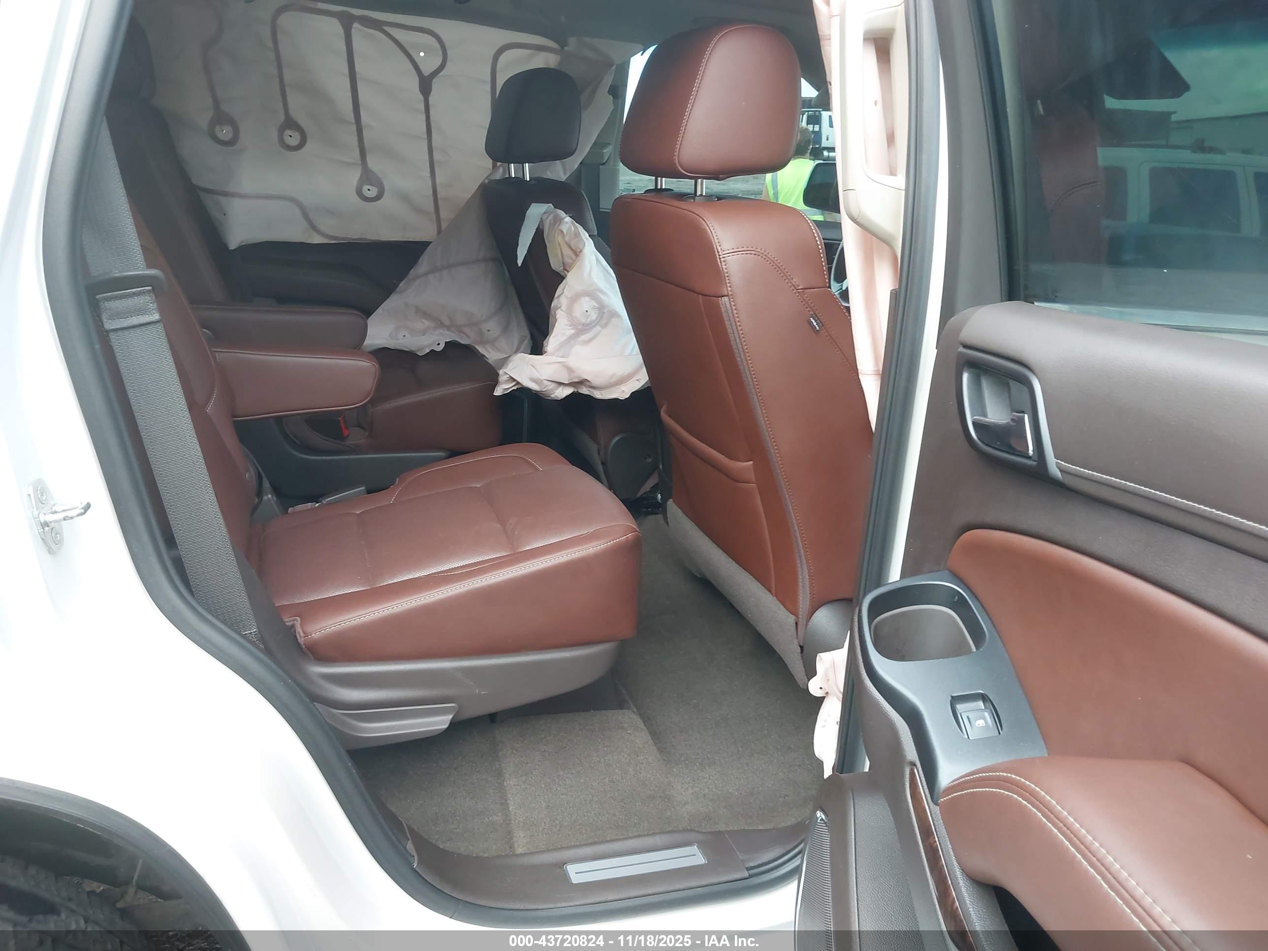 CHEVROLET TAHOE image 8