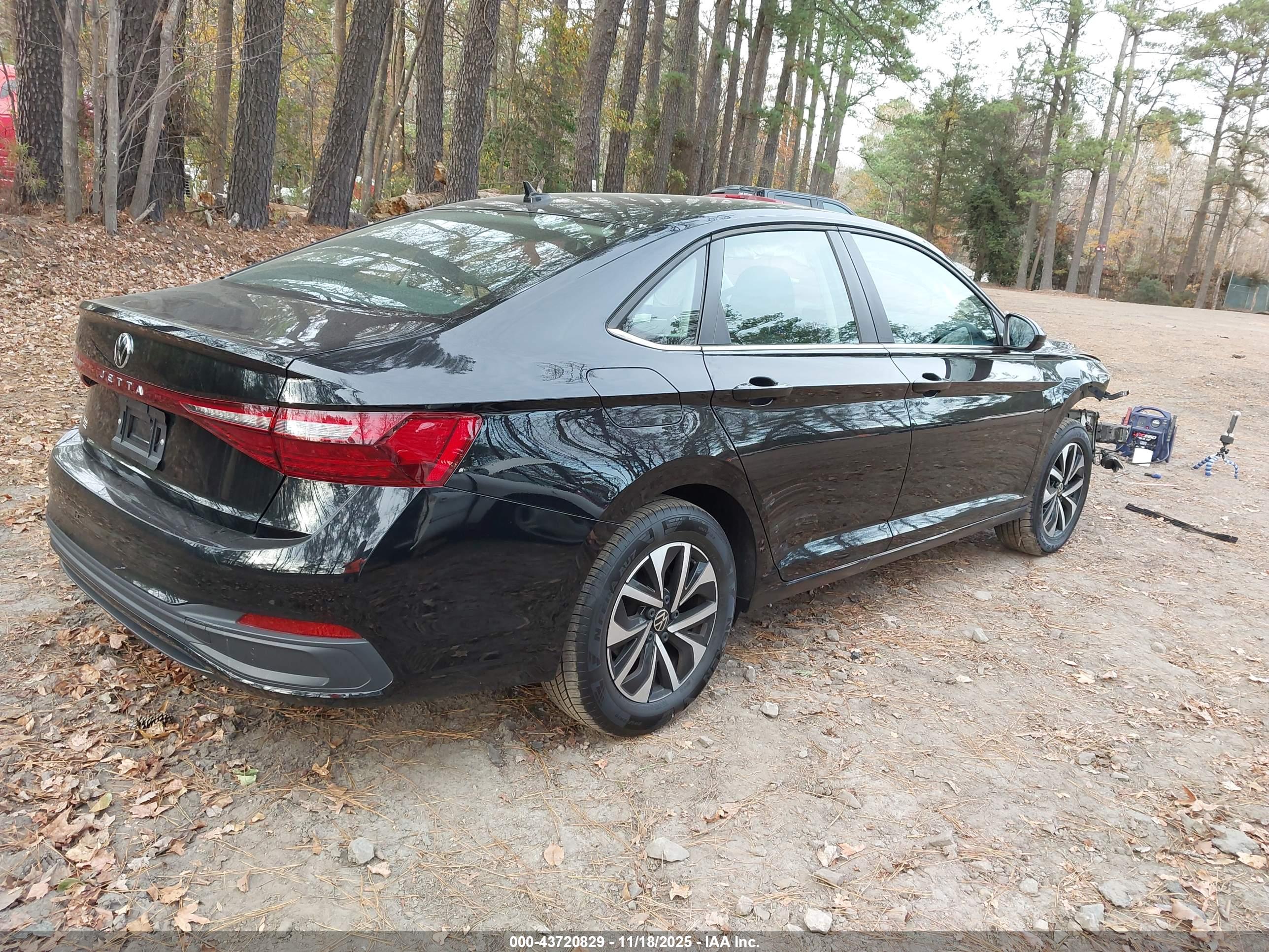 VOLKSWAGEN JETTA image 4