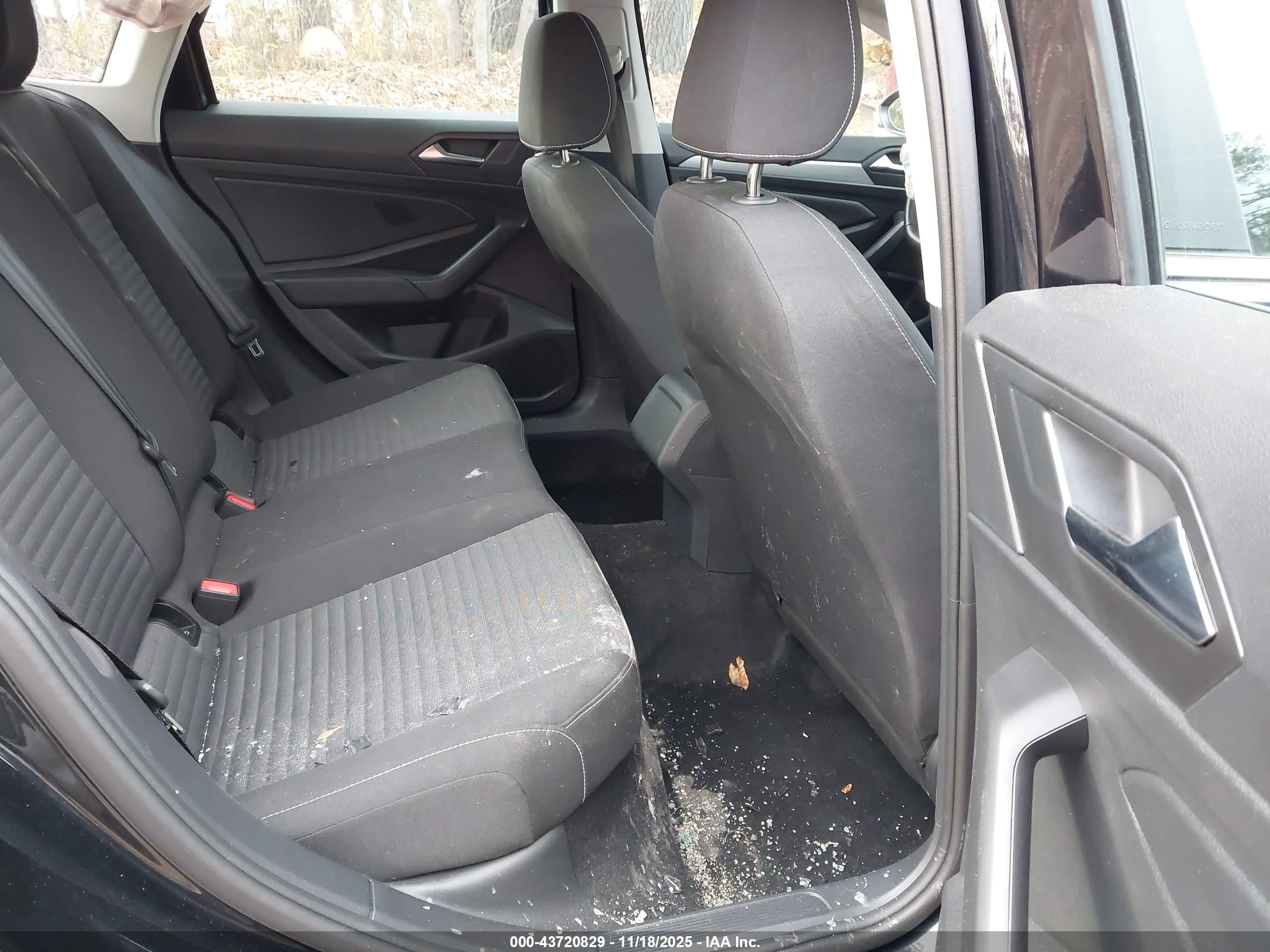VOLKSWAGEN JETTA image 8