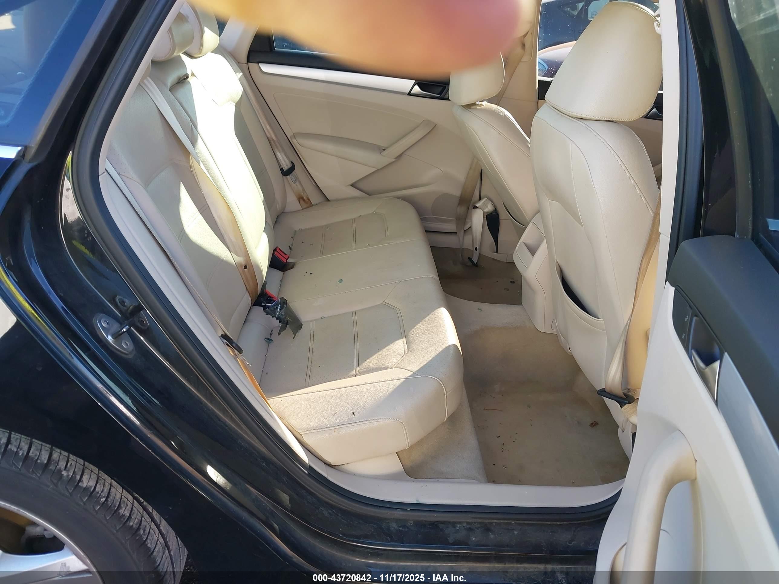 VOLKSWAGEN PASSAT image 8