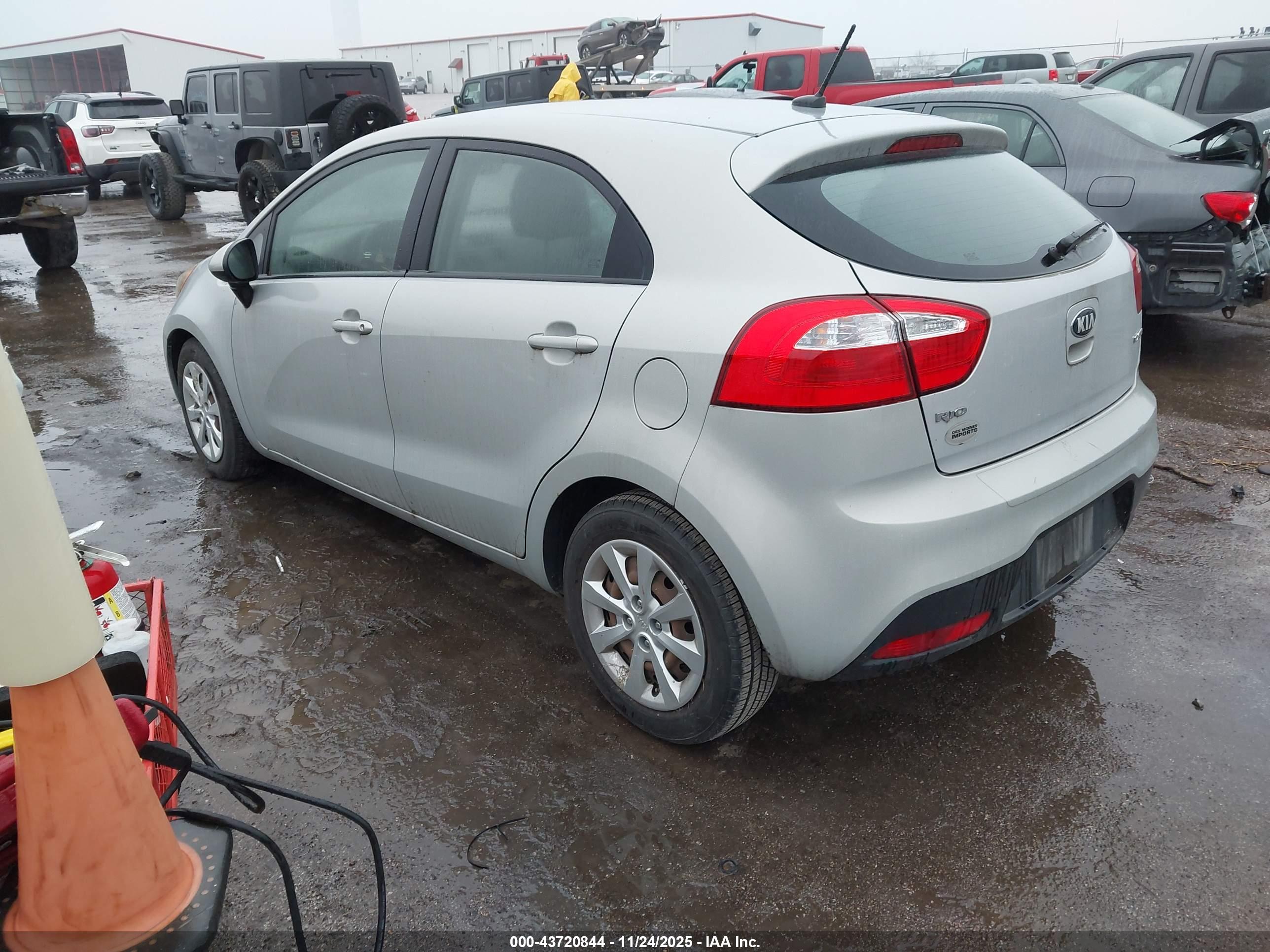 KIA RIO image 3