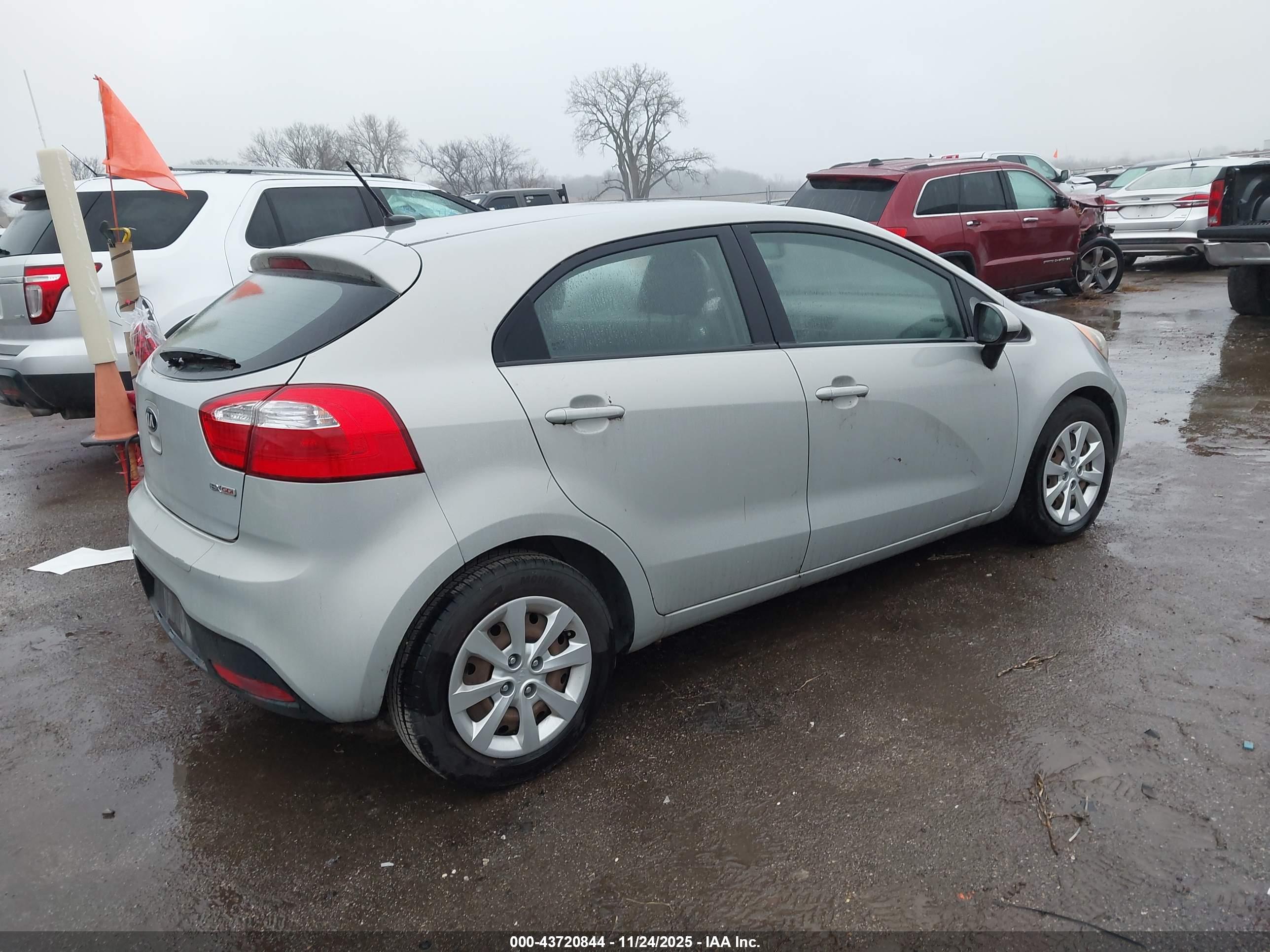 KIA RIO image 4