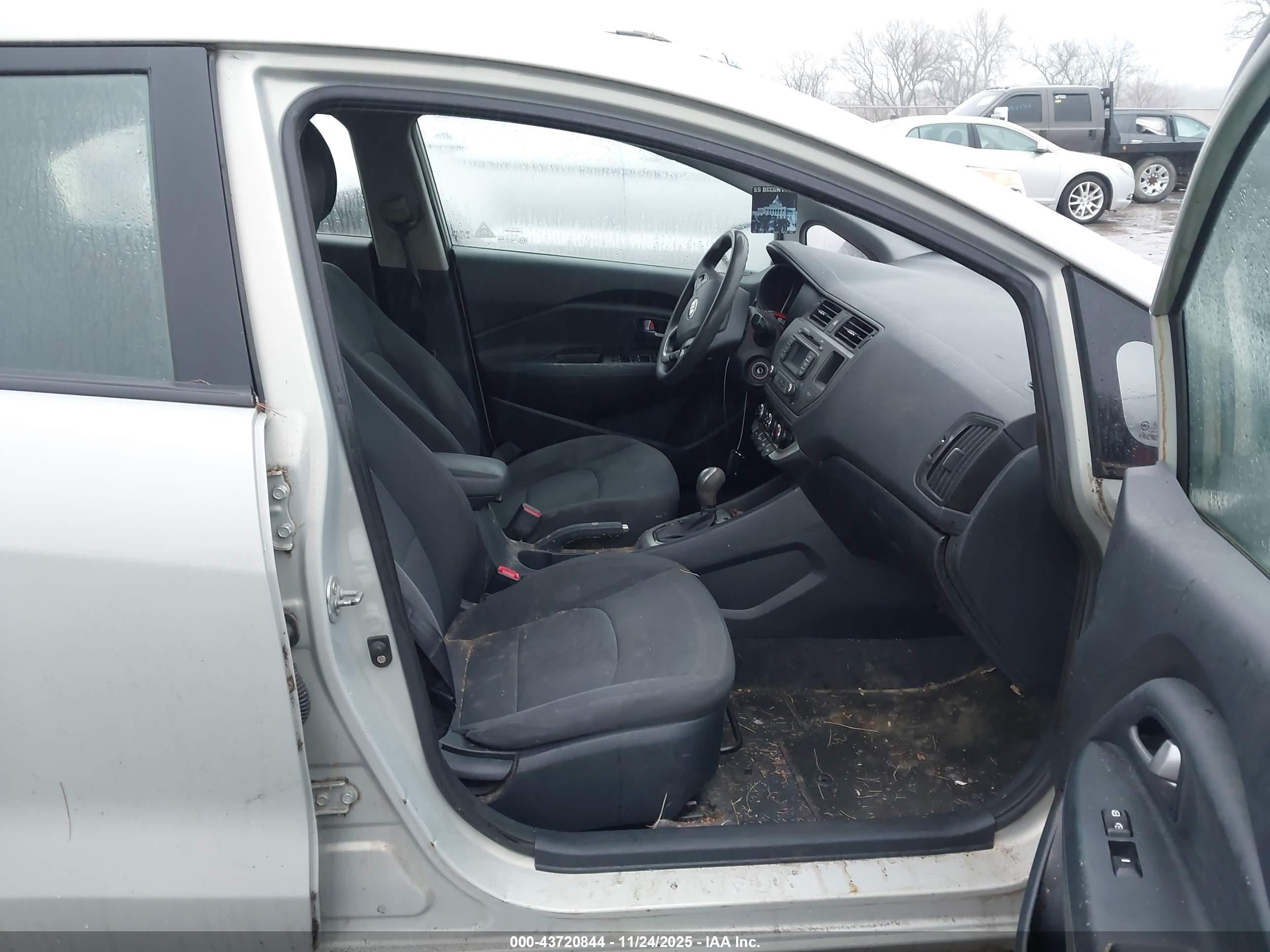 KIA RIO image 5