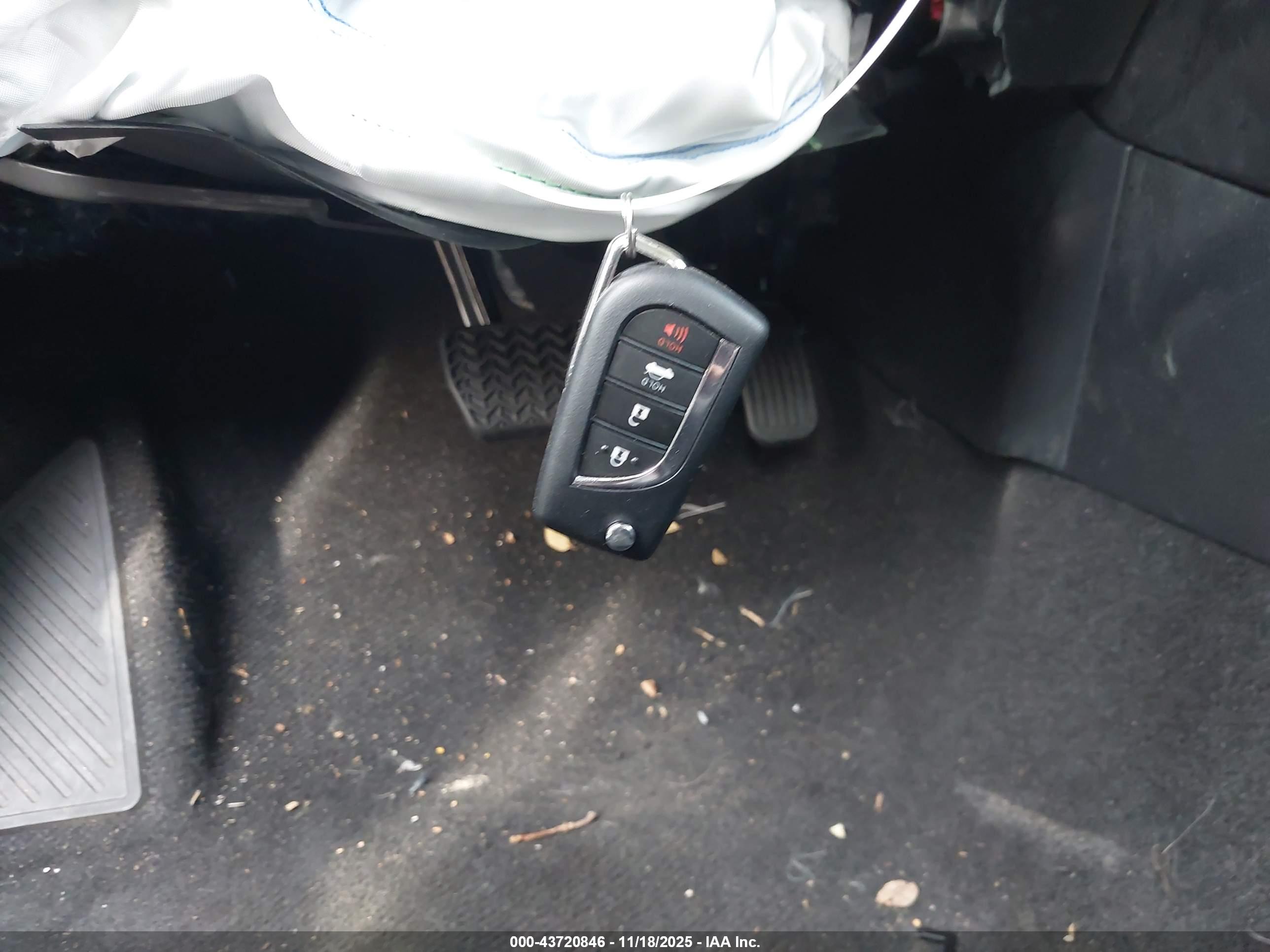 TOYOTA COROLLA image 11