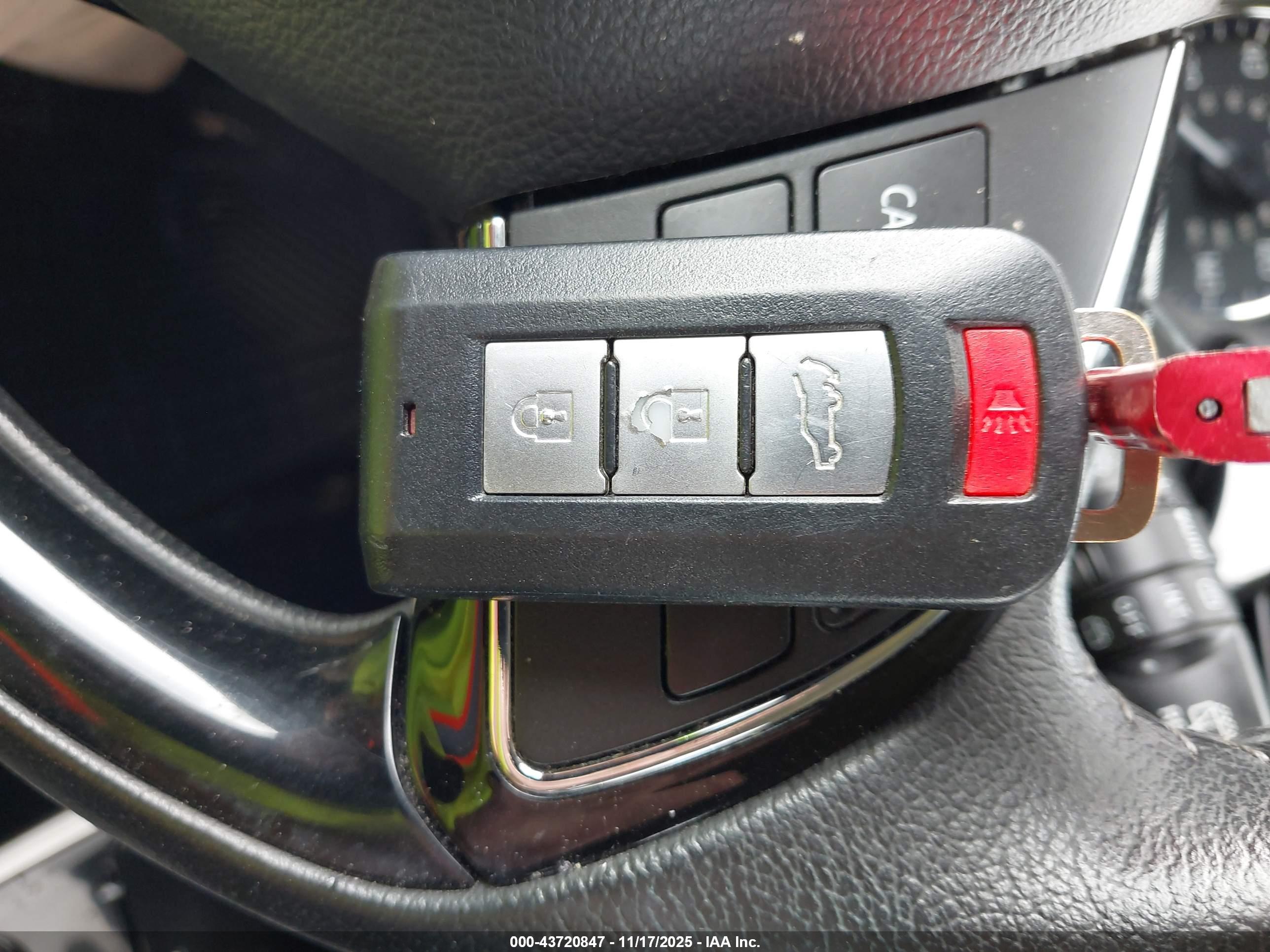 MITSUBISHI OUTLANDER image 11