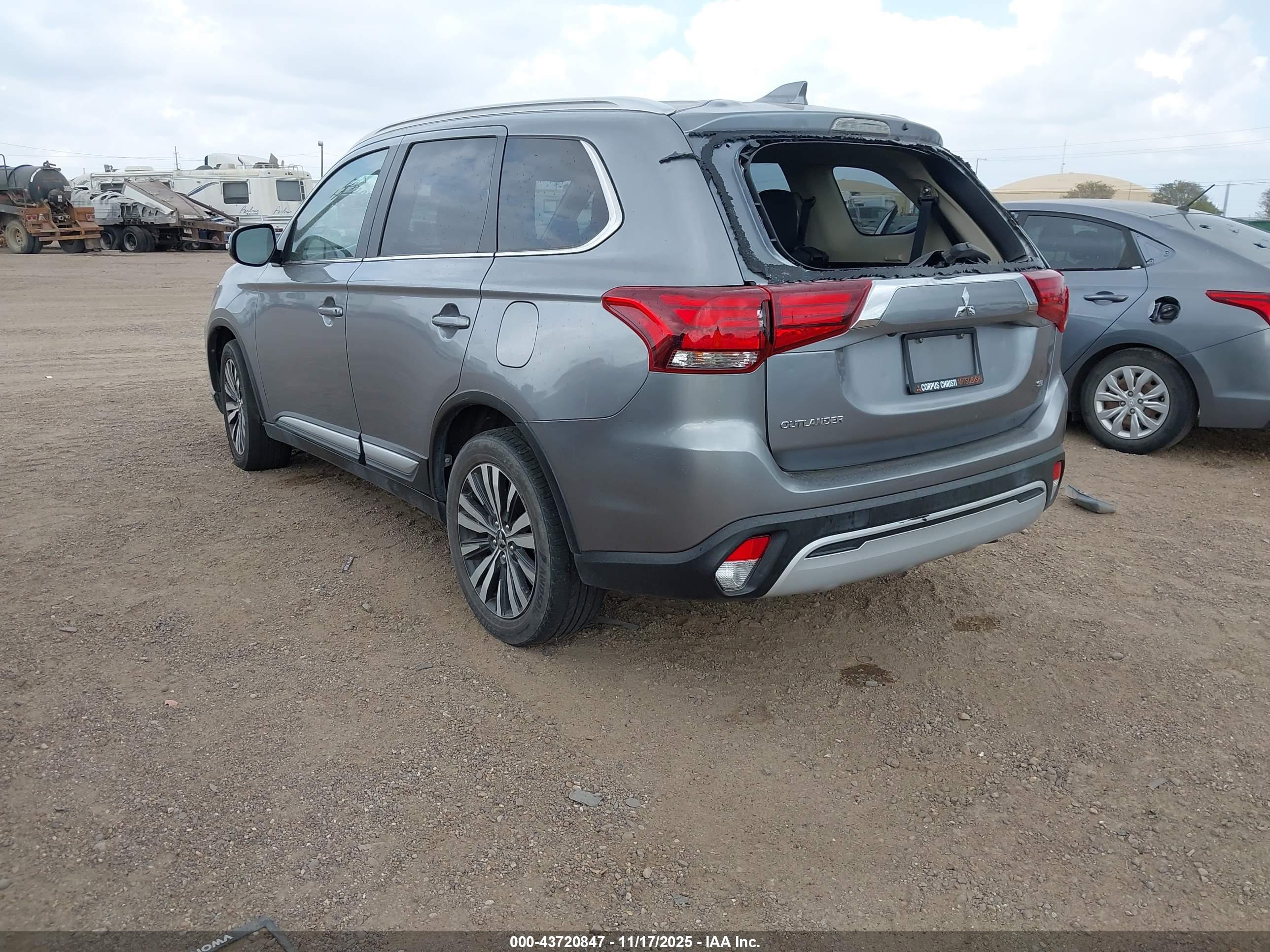 MITSUBISHI OUTLANDER image 3