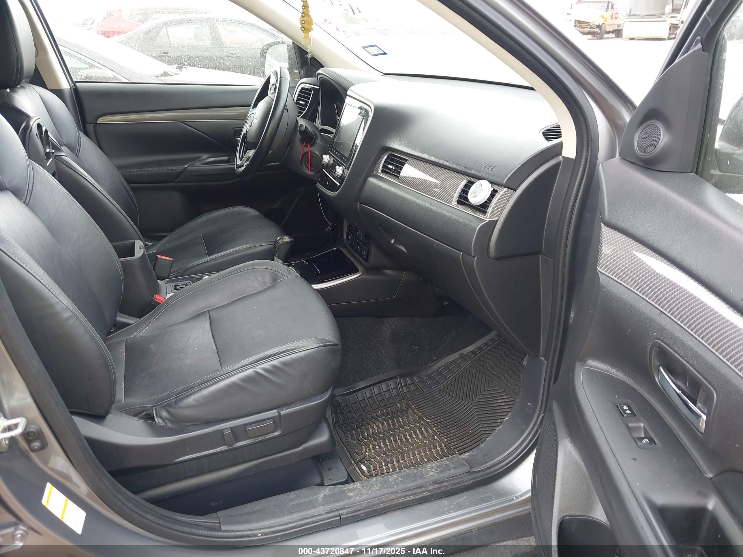 MITSUBISHI OUTLANDER image 5