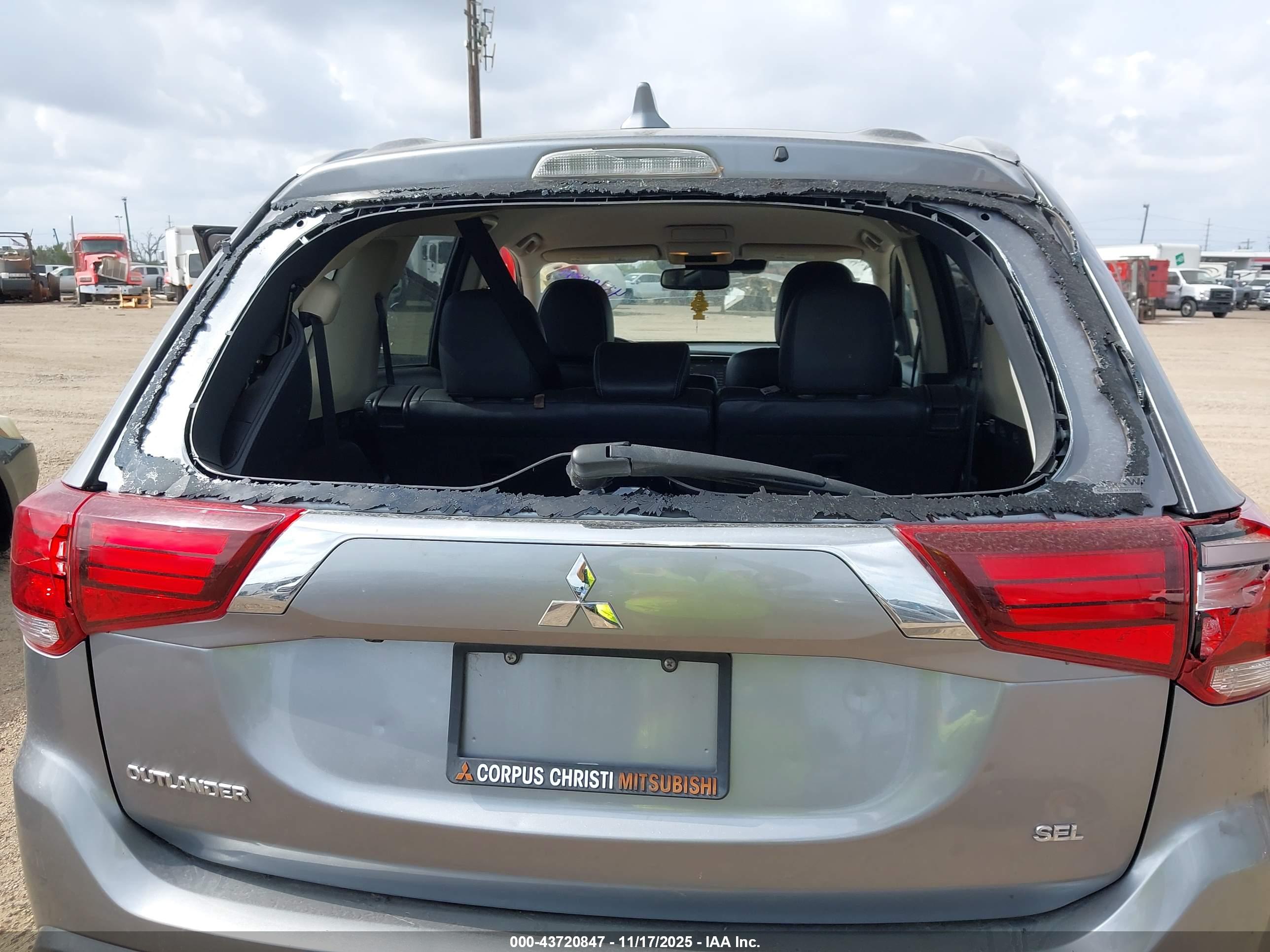 MITSUBISHI OUTLANDER image 6