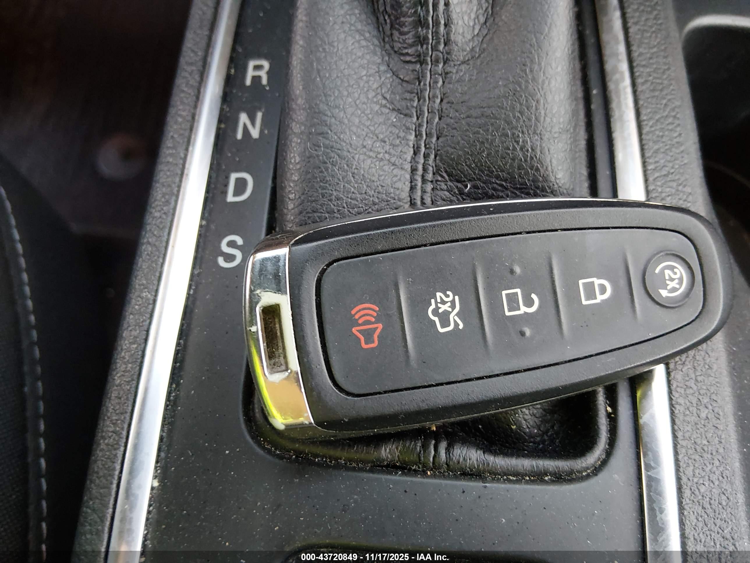 FORD ESCAPE image 11