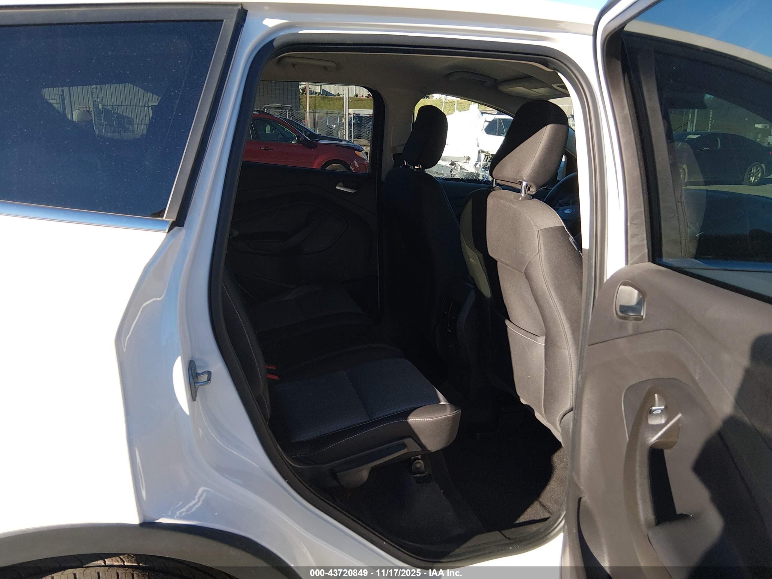 FORD ESCAPE image 8