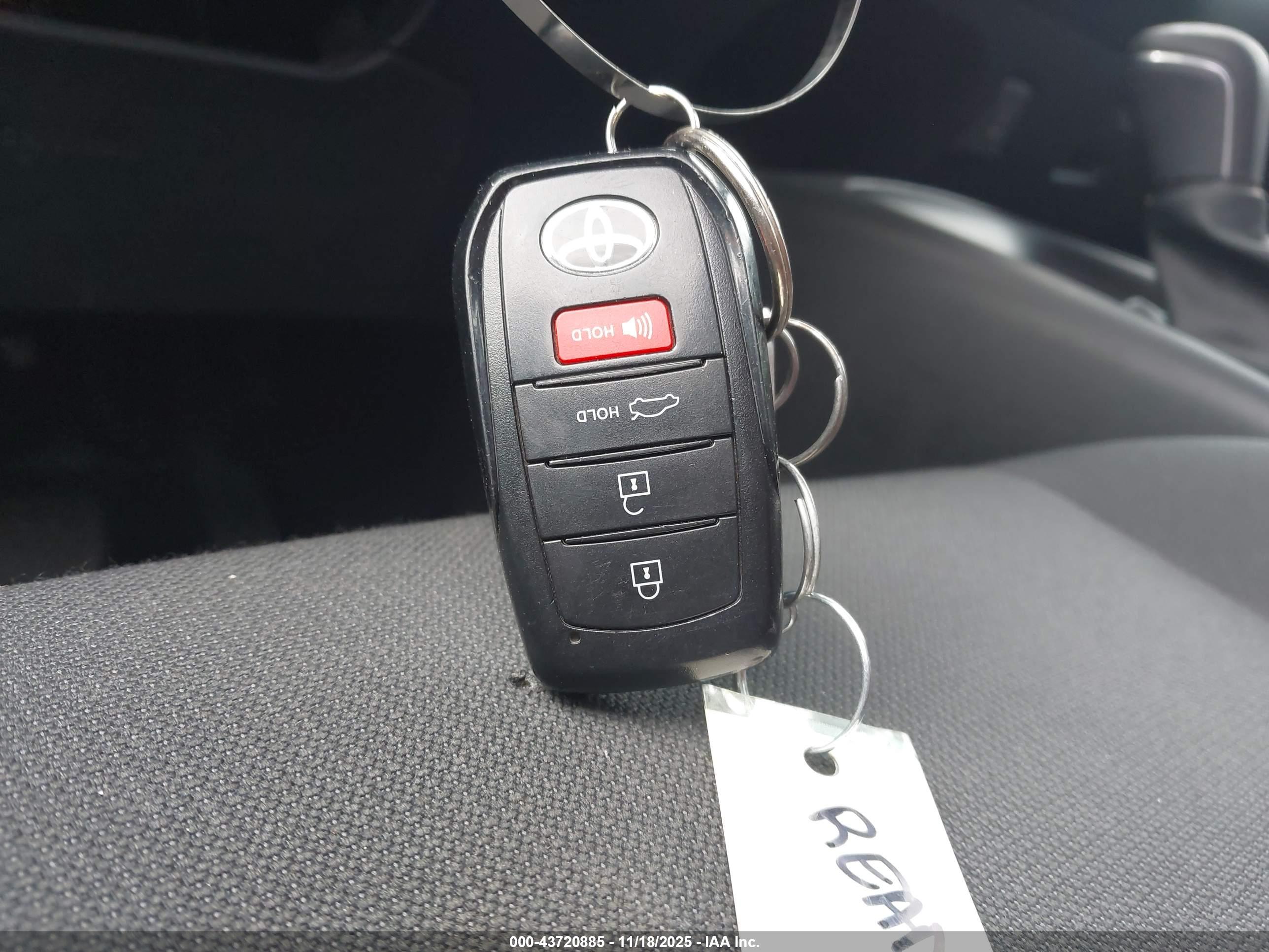TOYOTA COROLLA image 11