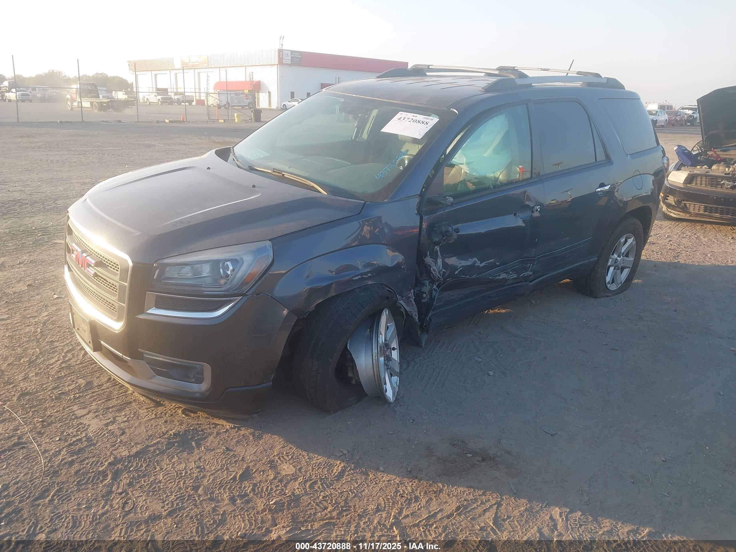 GMC ACADIA image 2