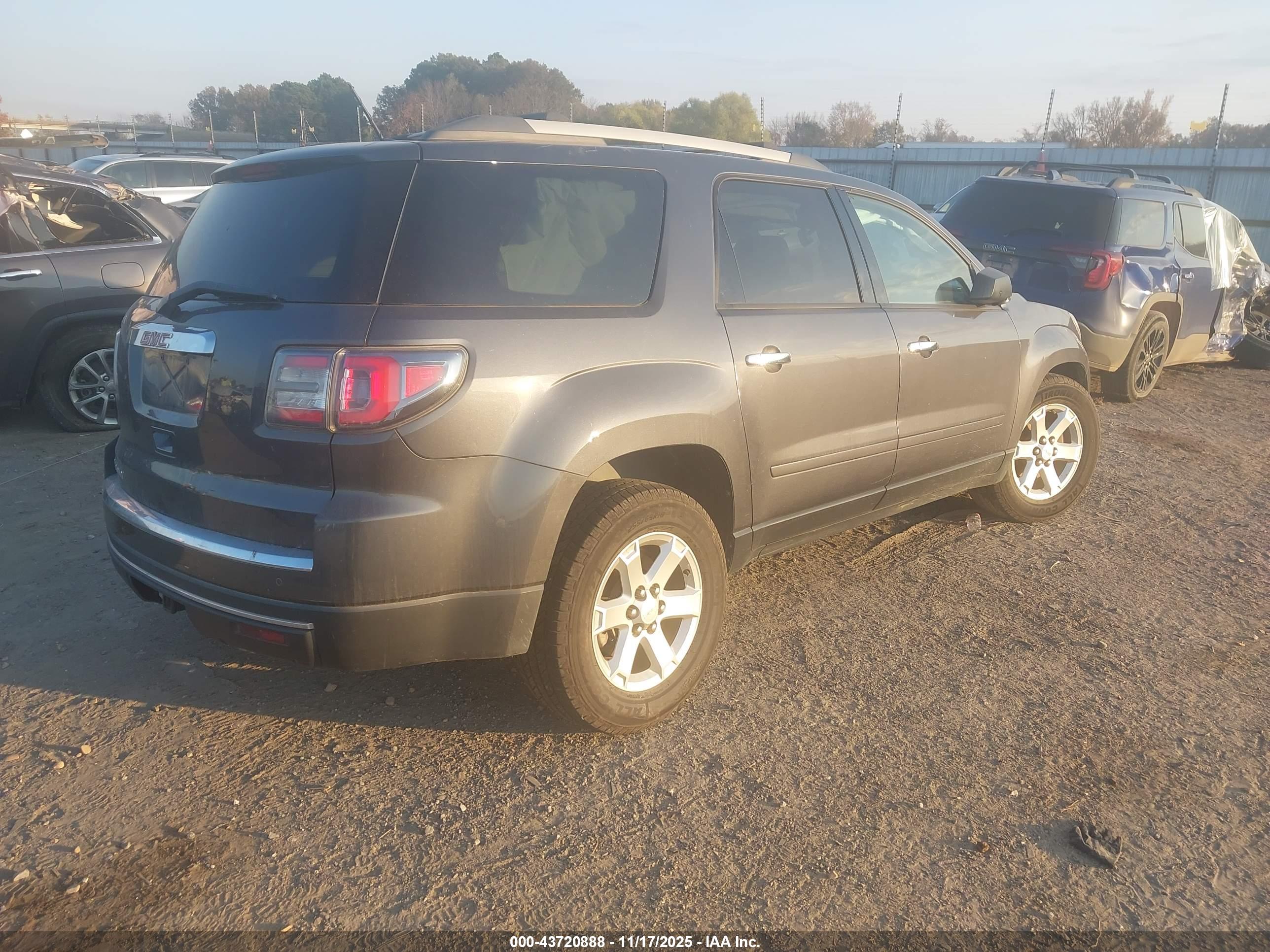 GMC ACADIA image 4