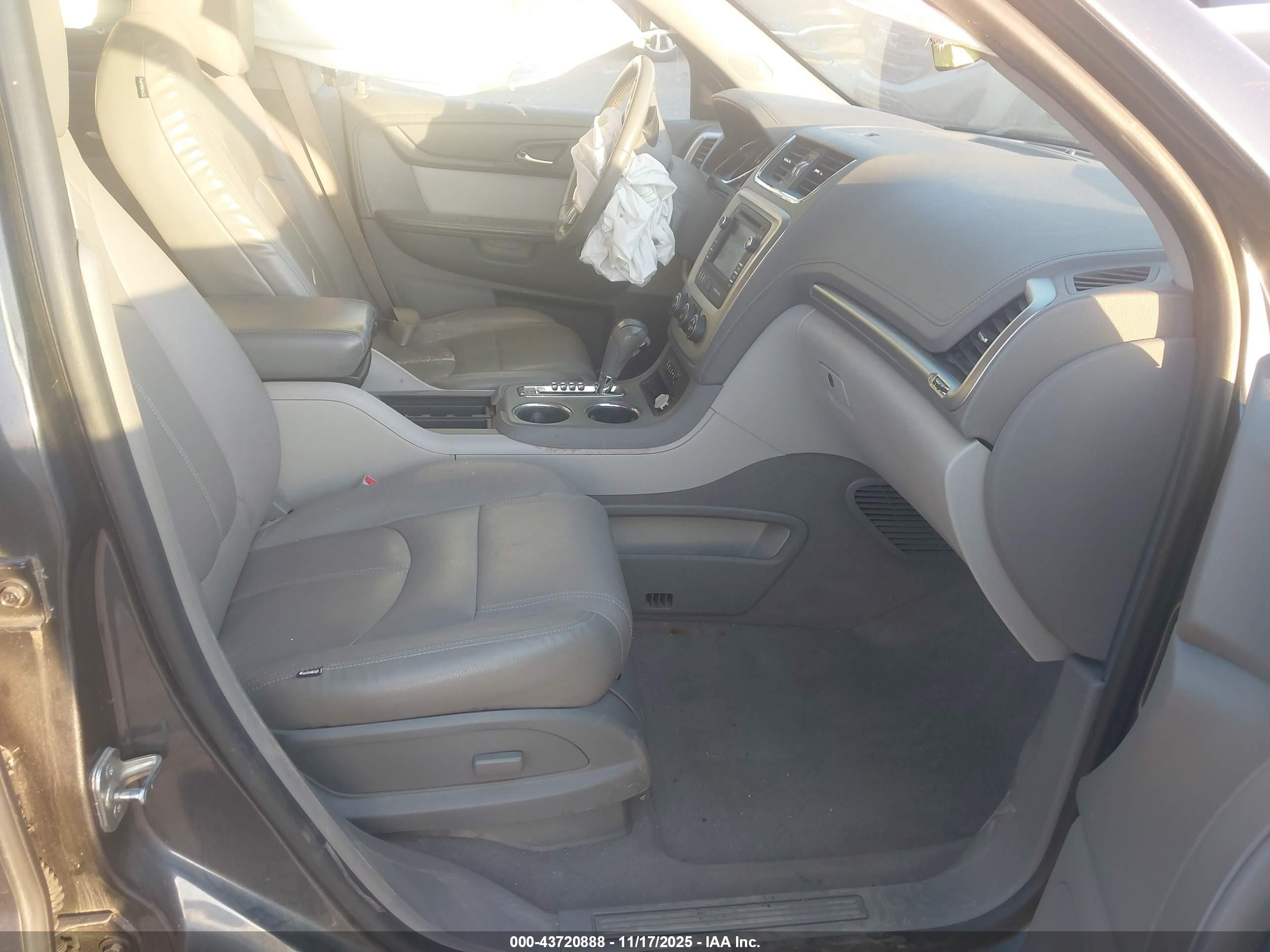 GMC ACADIA image 5