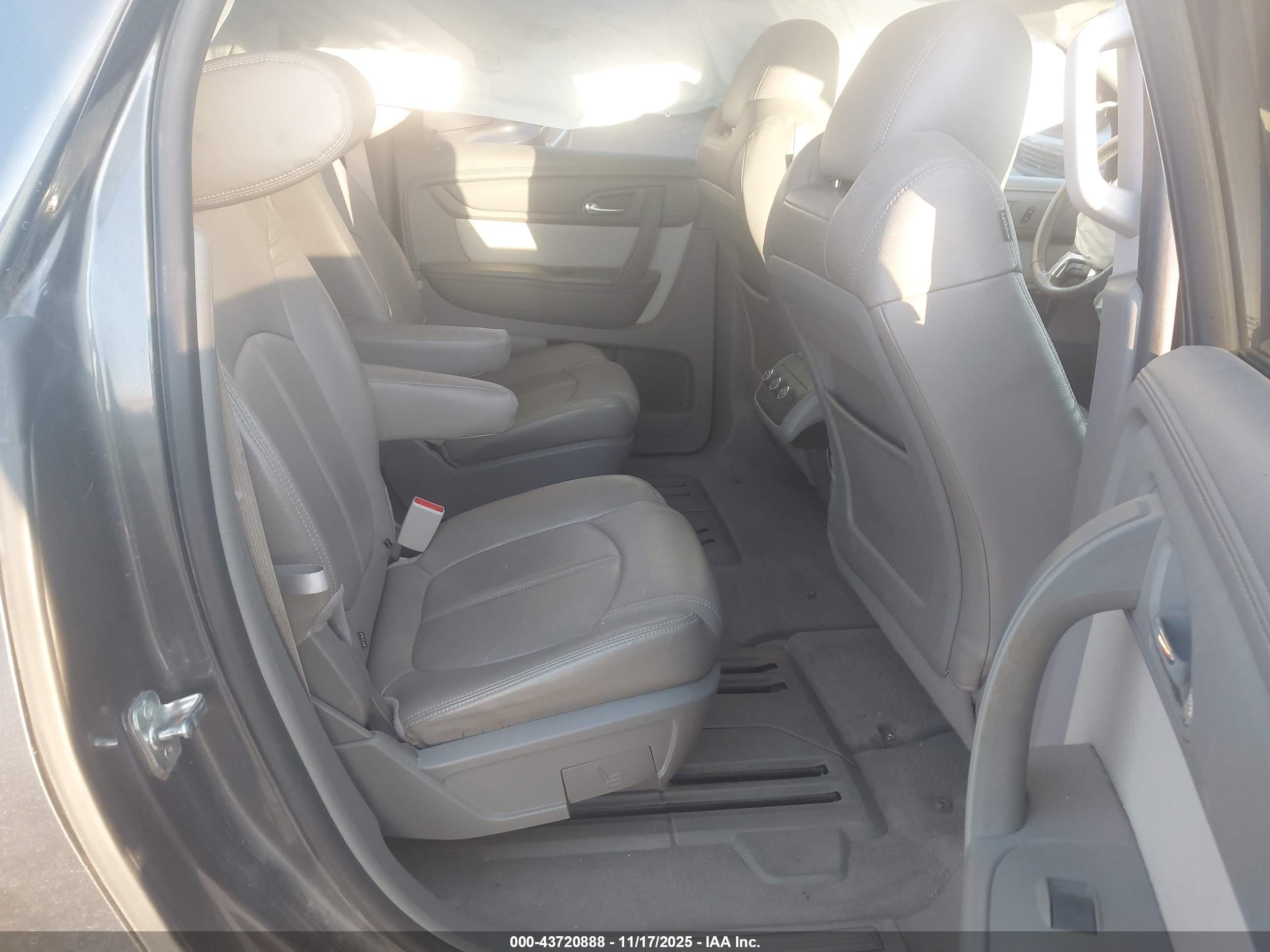 GMC ACADIA image 8
