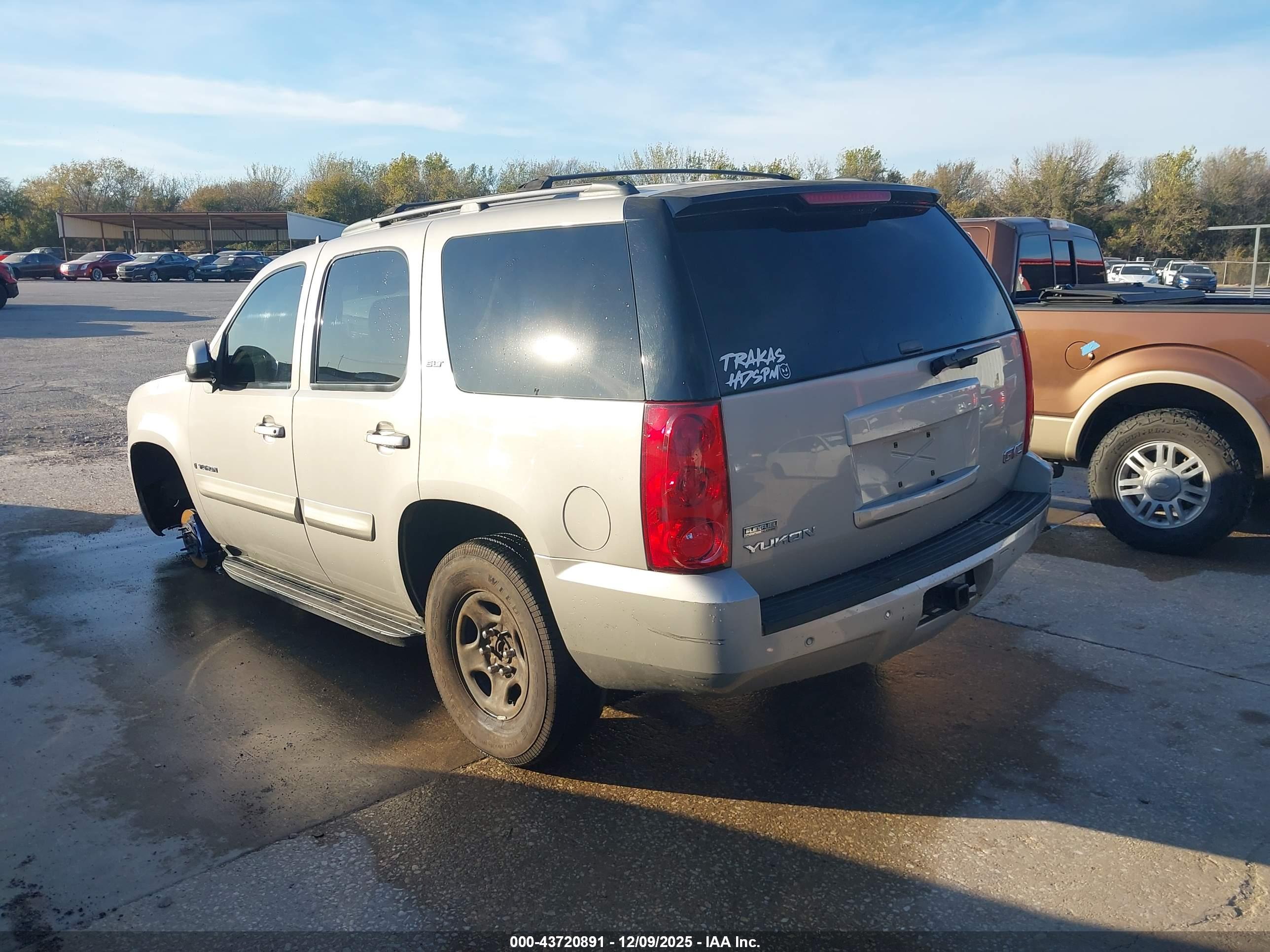 GMC YUKON image 3