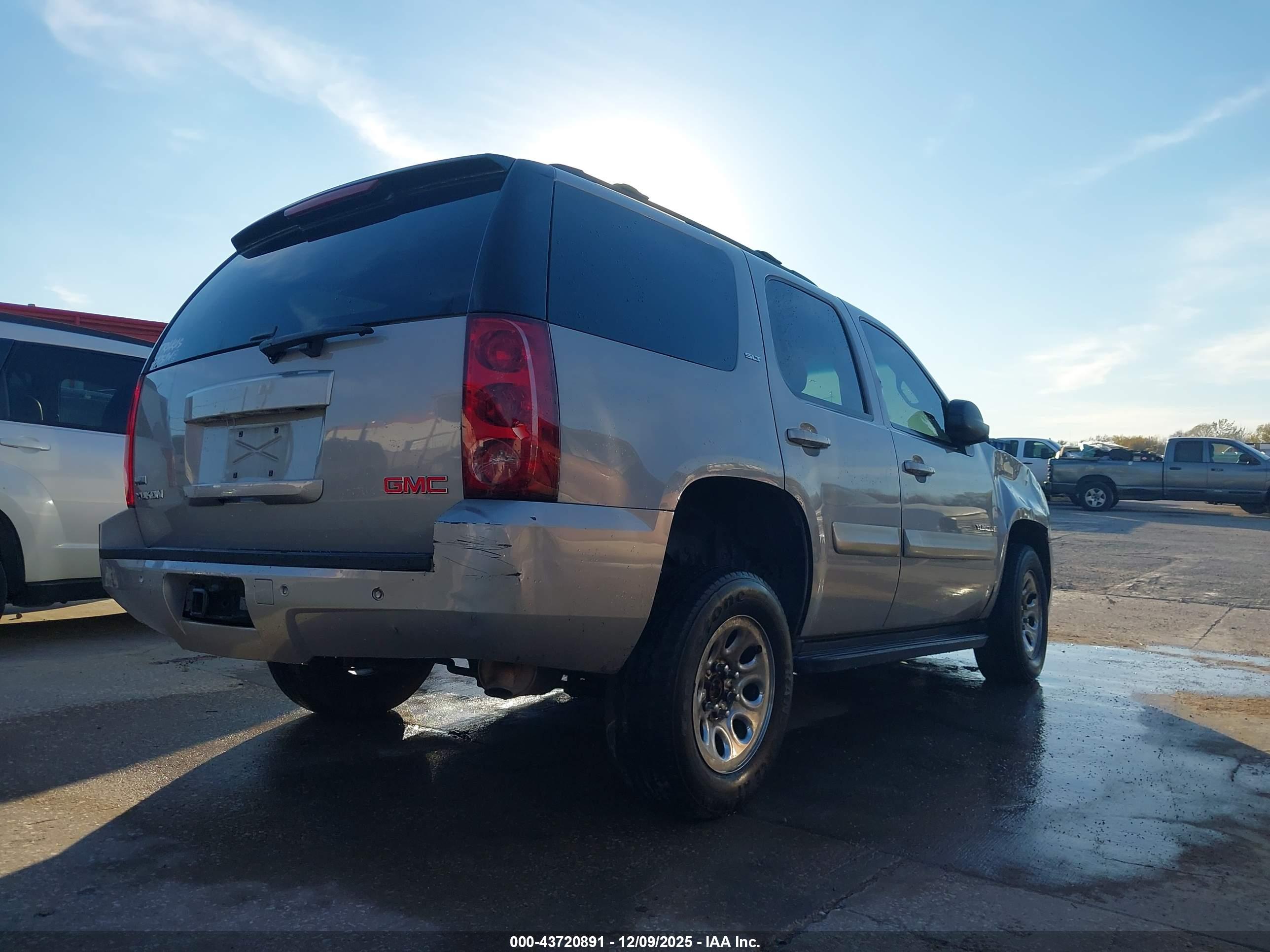 GMC YUKON image 4