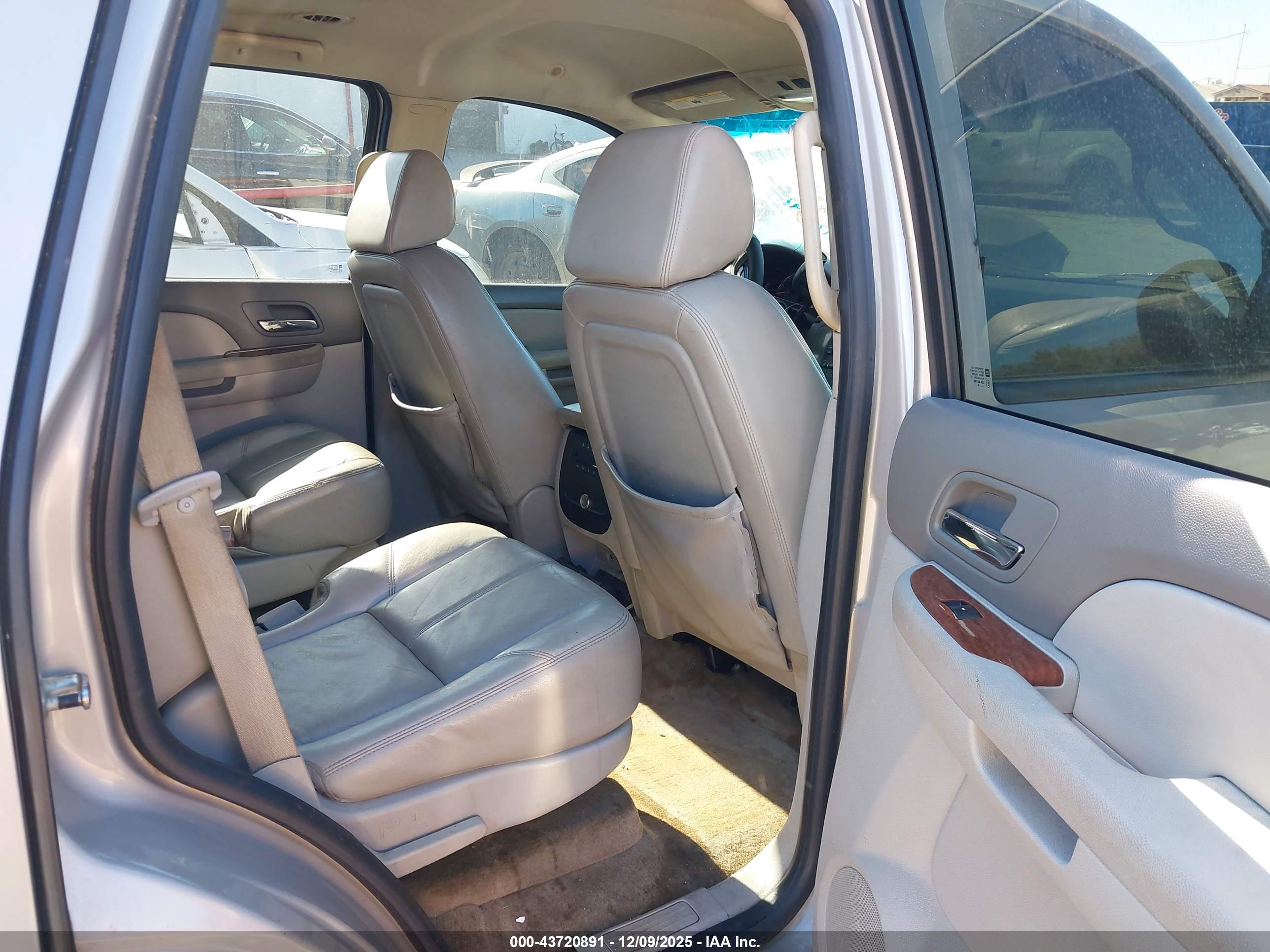 GMC YUKON image 8