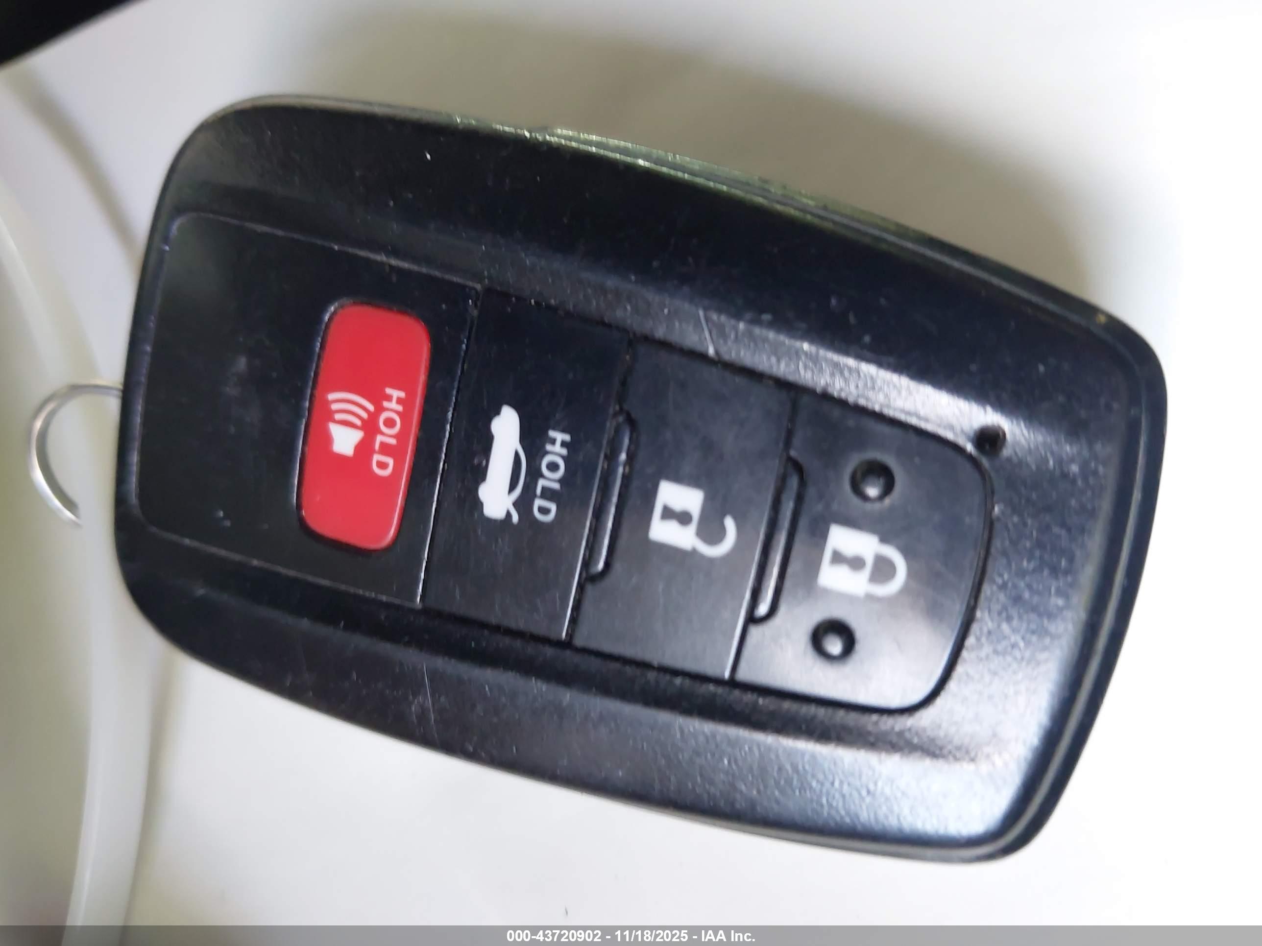 TOYOTA CAMRY image 11
