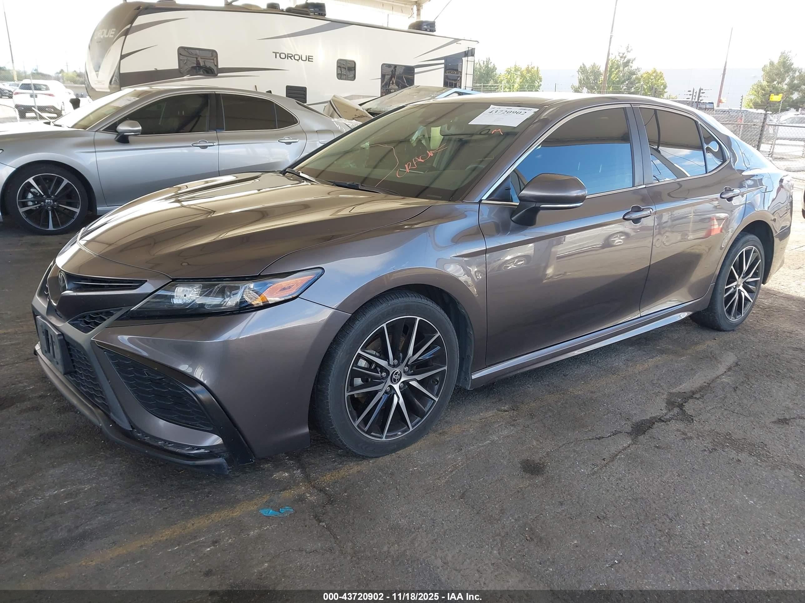 TOYOTA CAMRY image 2