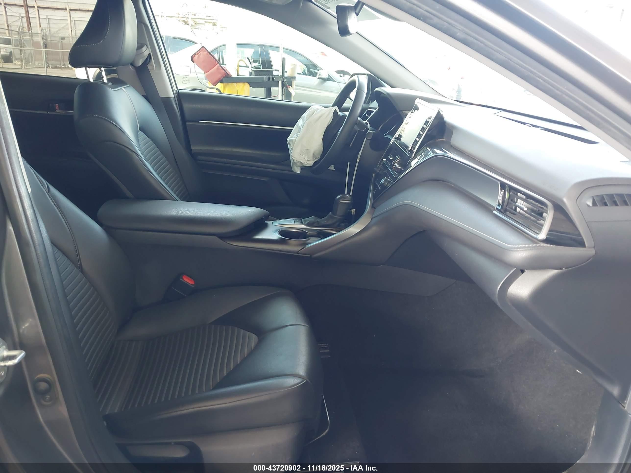 TOYOTA CAMRY image 5
