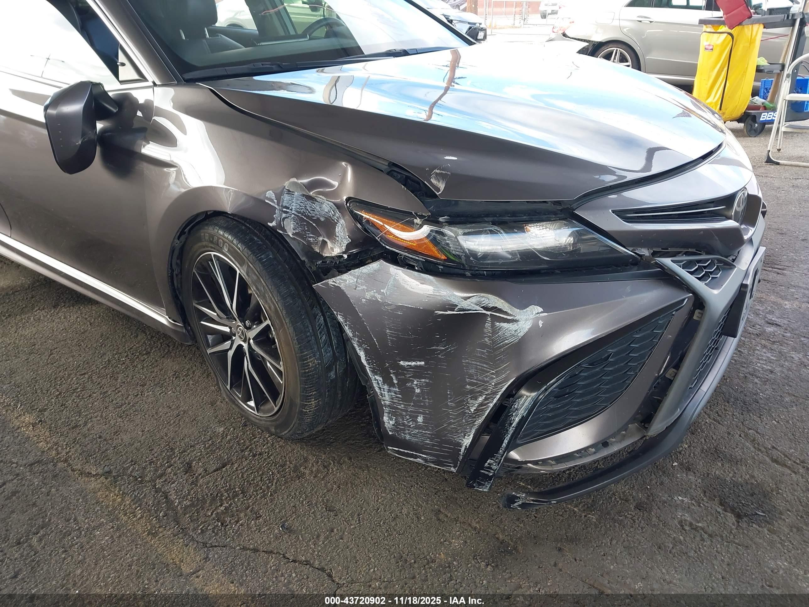 TOYOTA CAMRY image 6