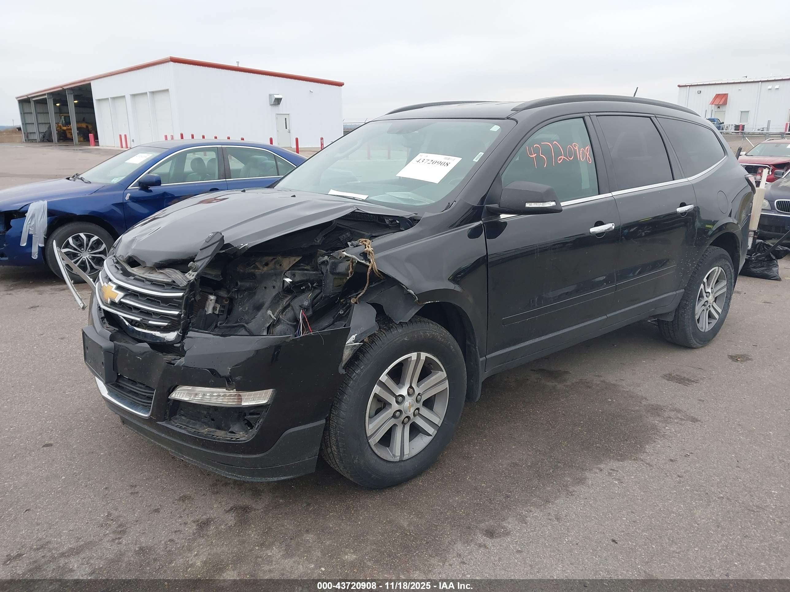 CHEVROLET TRAVERSE image 2