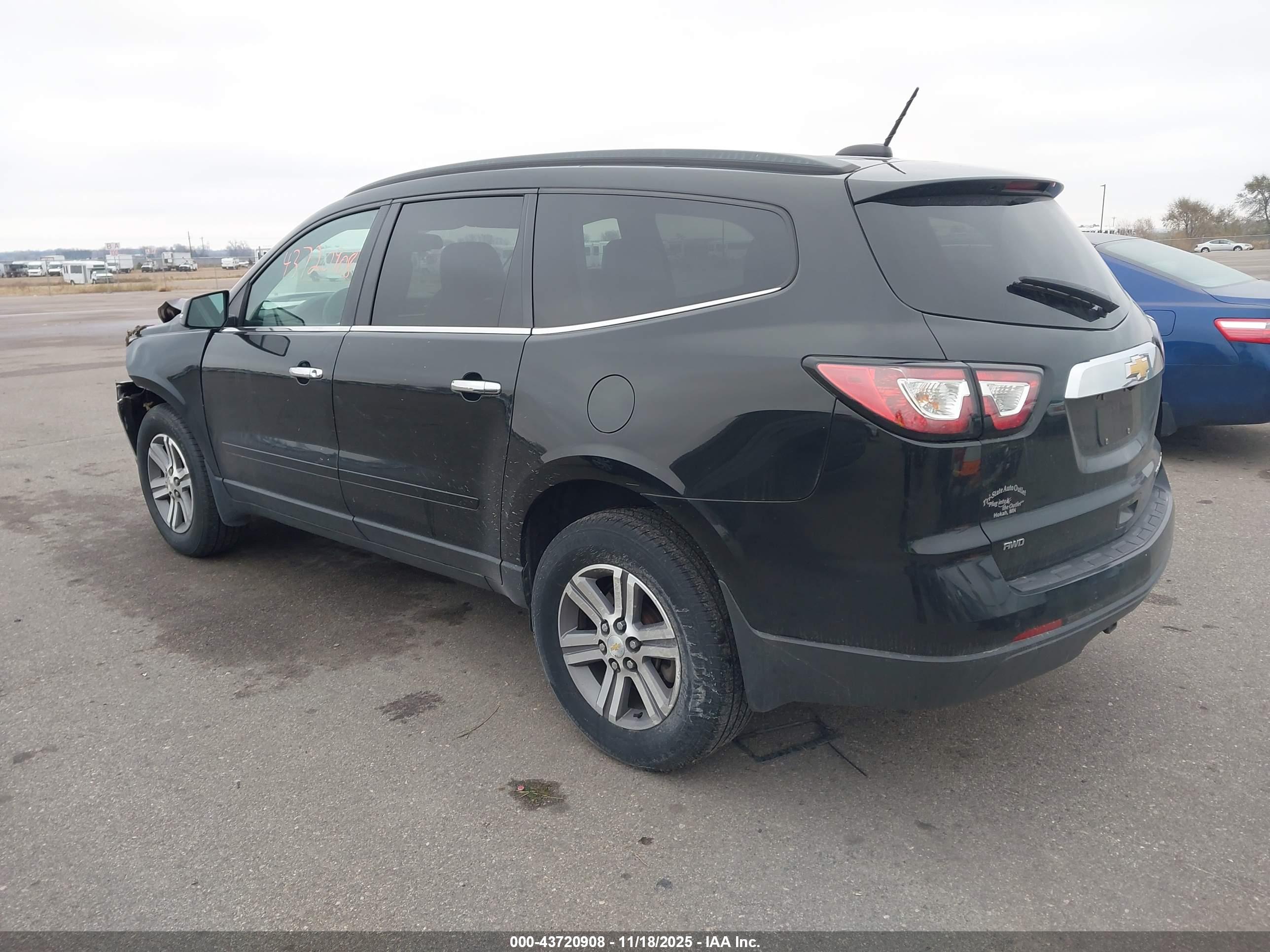CHEVROLET TRAVERSE image 3
