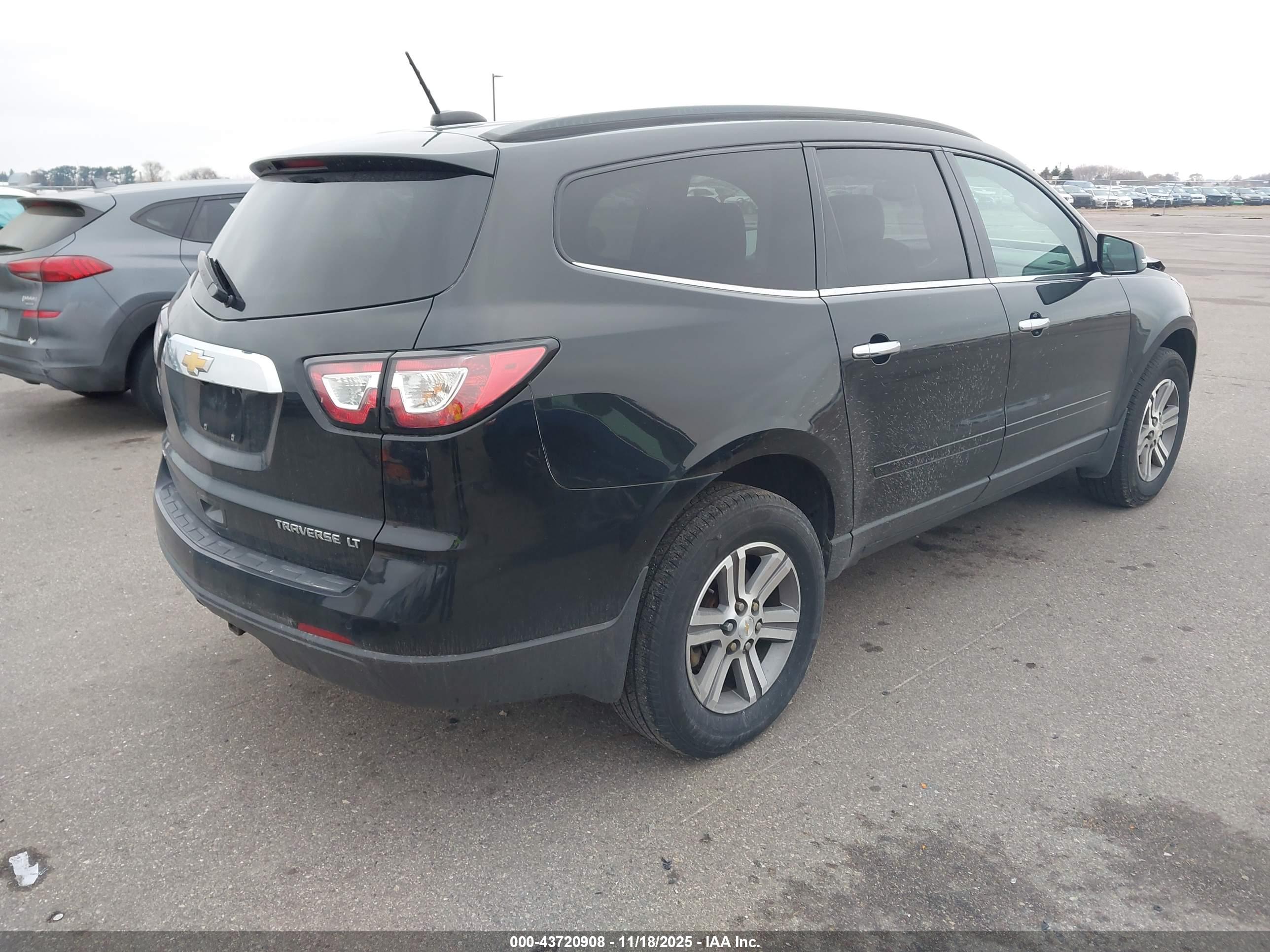 CHEVROLET TRAVERSE image 4