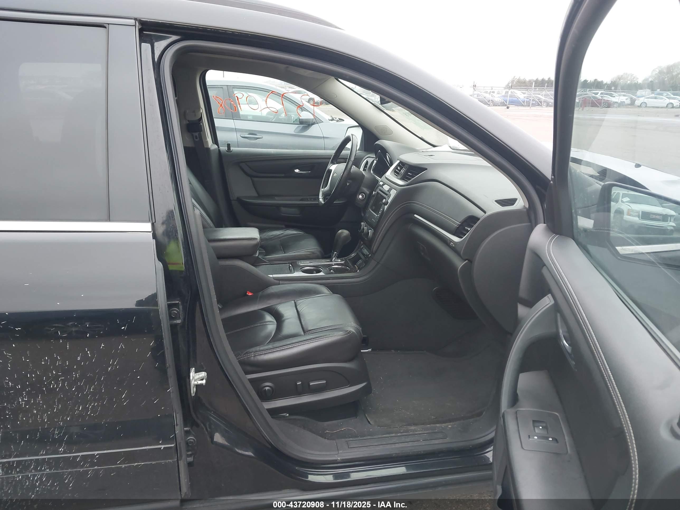 CHEVROLET TRAVERSE image 5