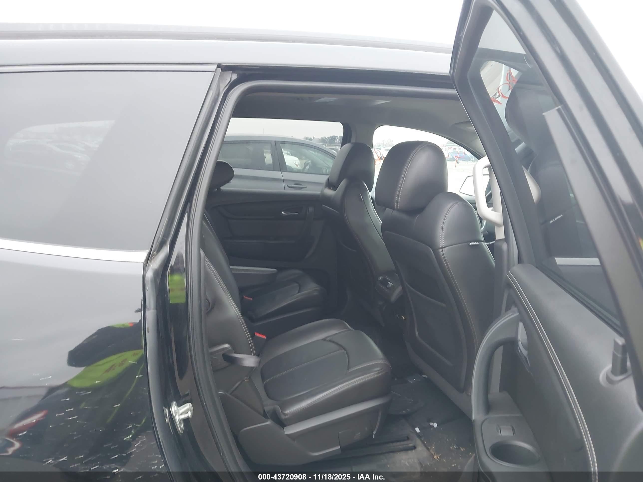 CHEVROLET TRAVERSE image 8