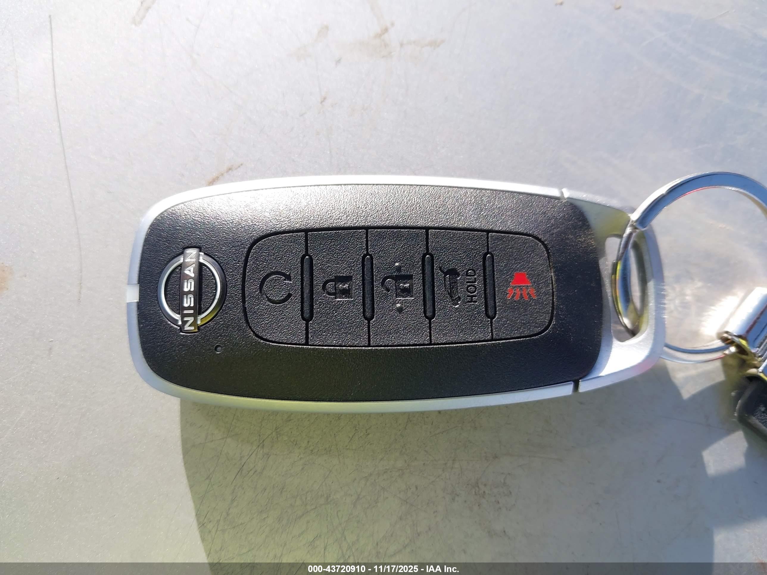 NISSAN ROGUE image 11