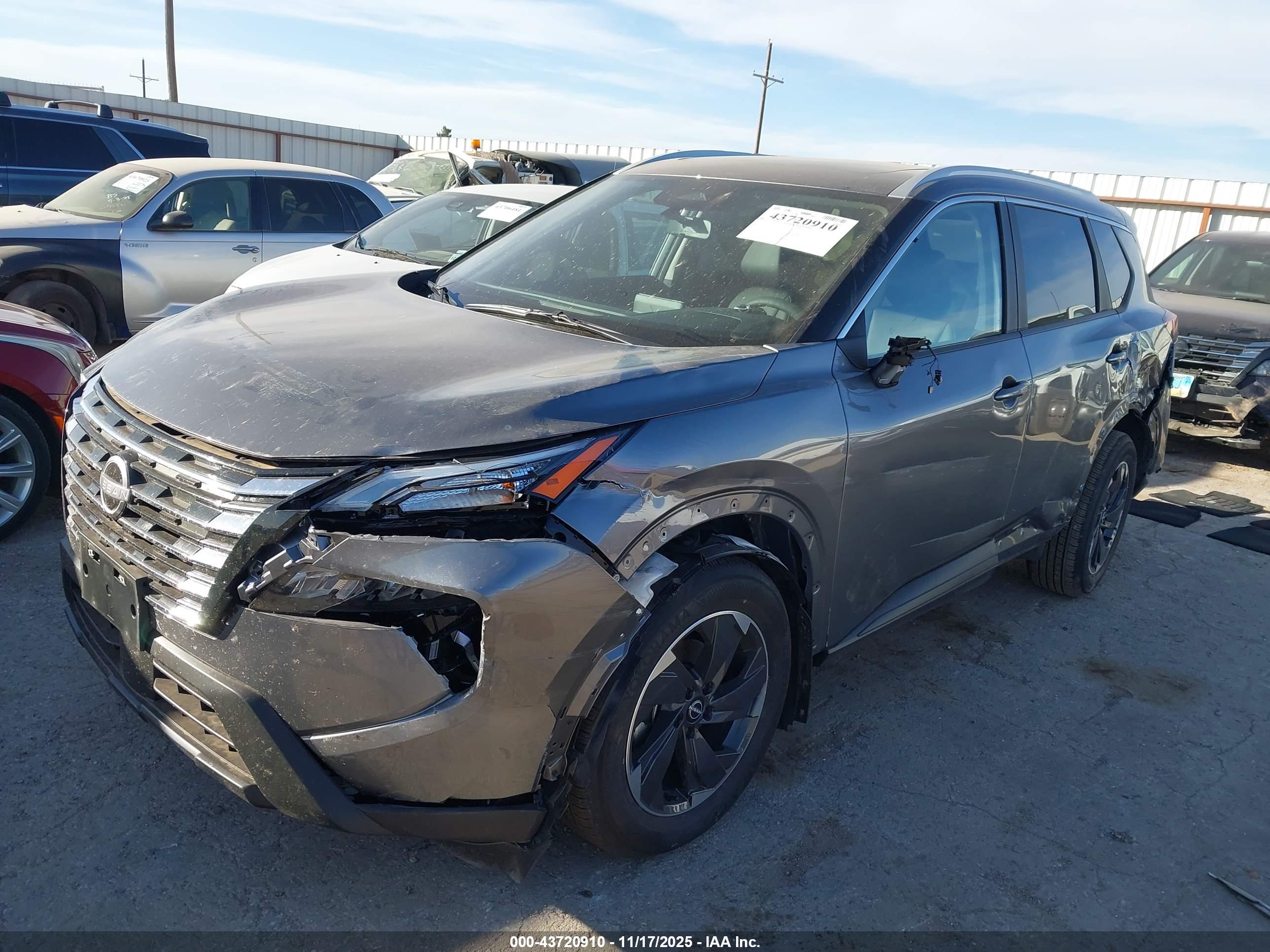 NISSAN ROGUE image 2