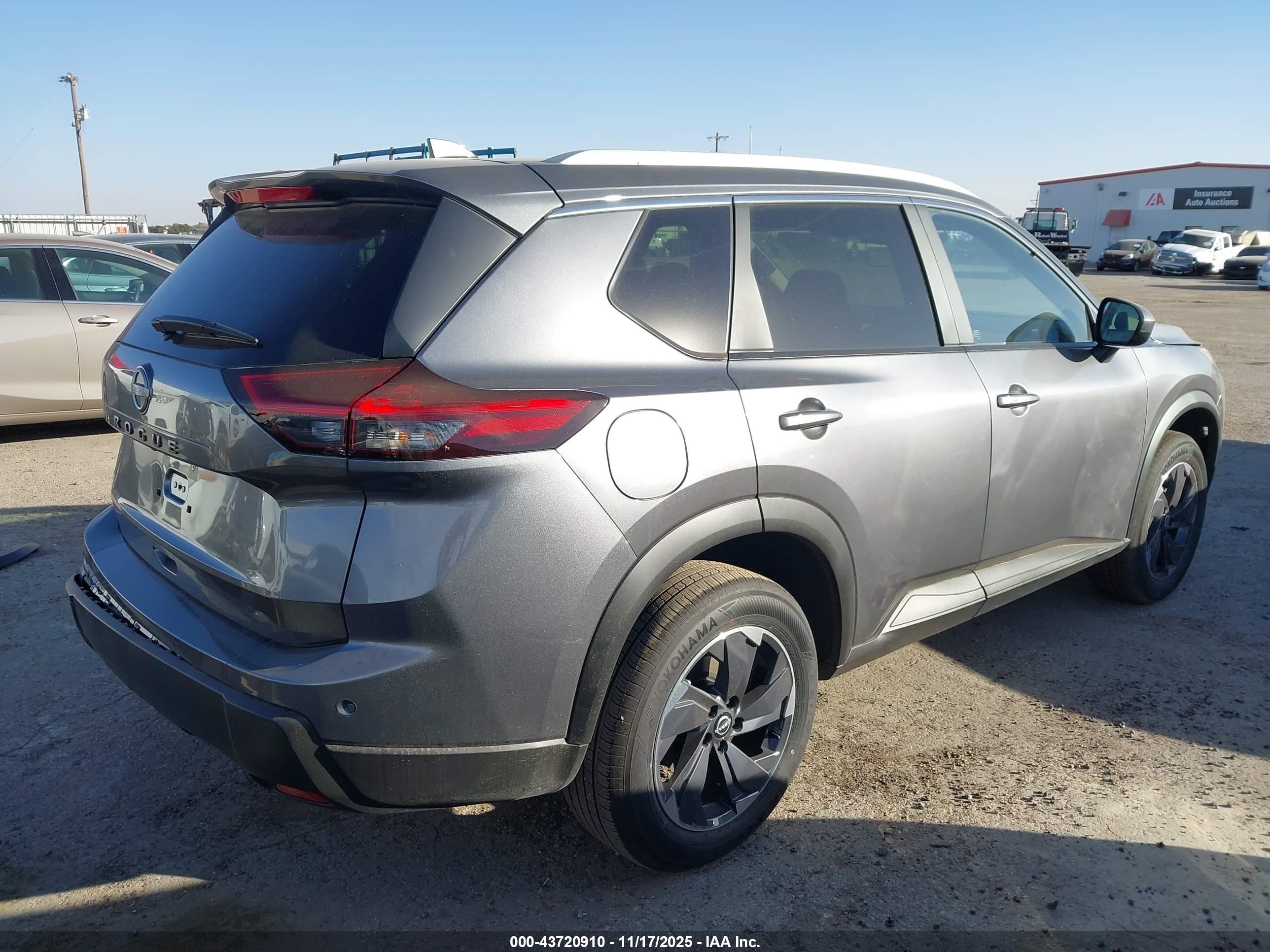 NISSAN ROGUE image 4