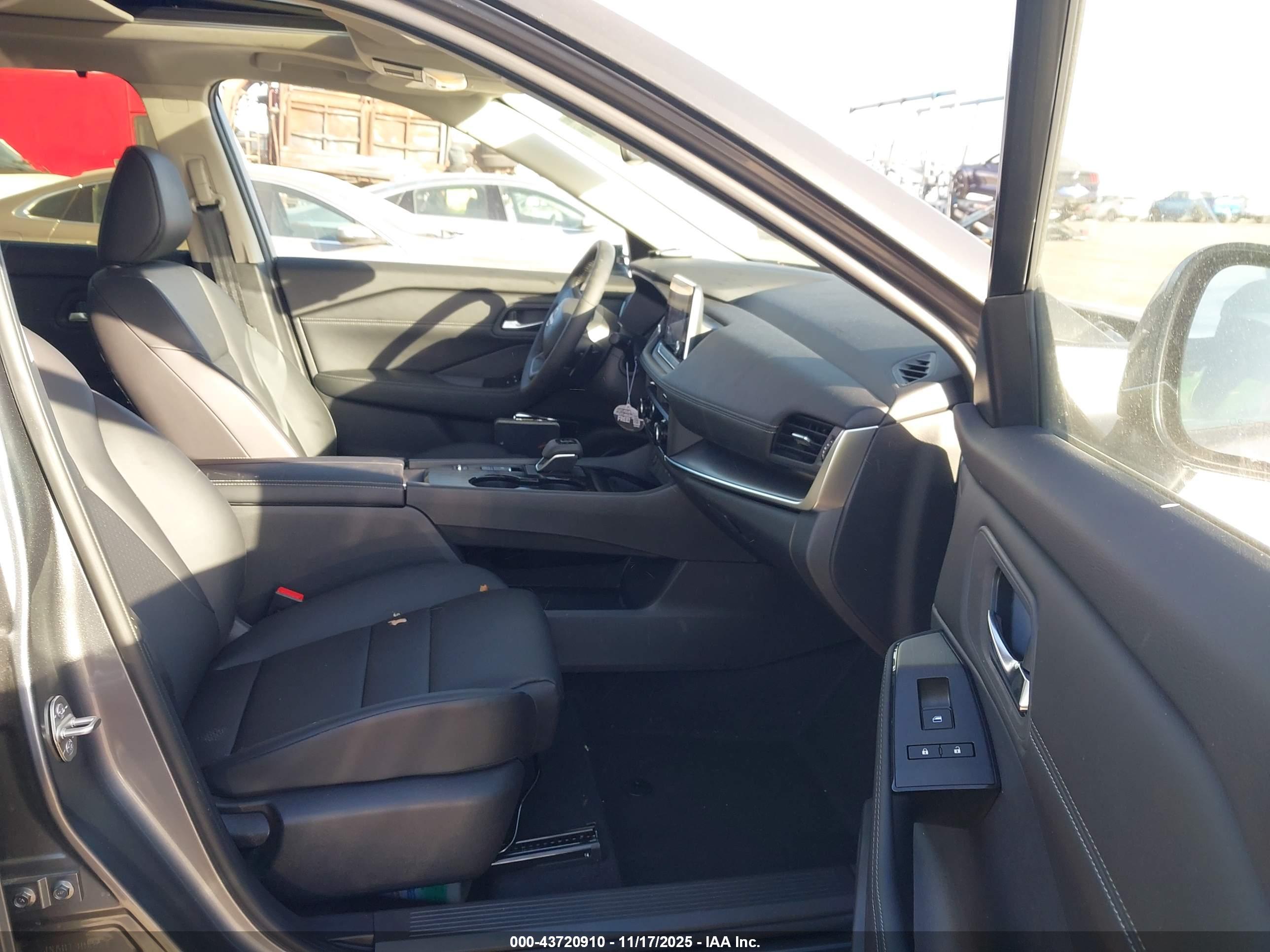NISSAN ROGUE image 5