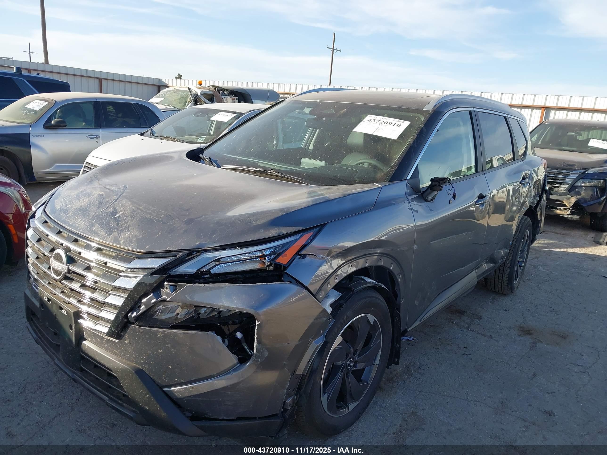 NISSAN ROGUE image 6