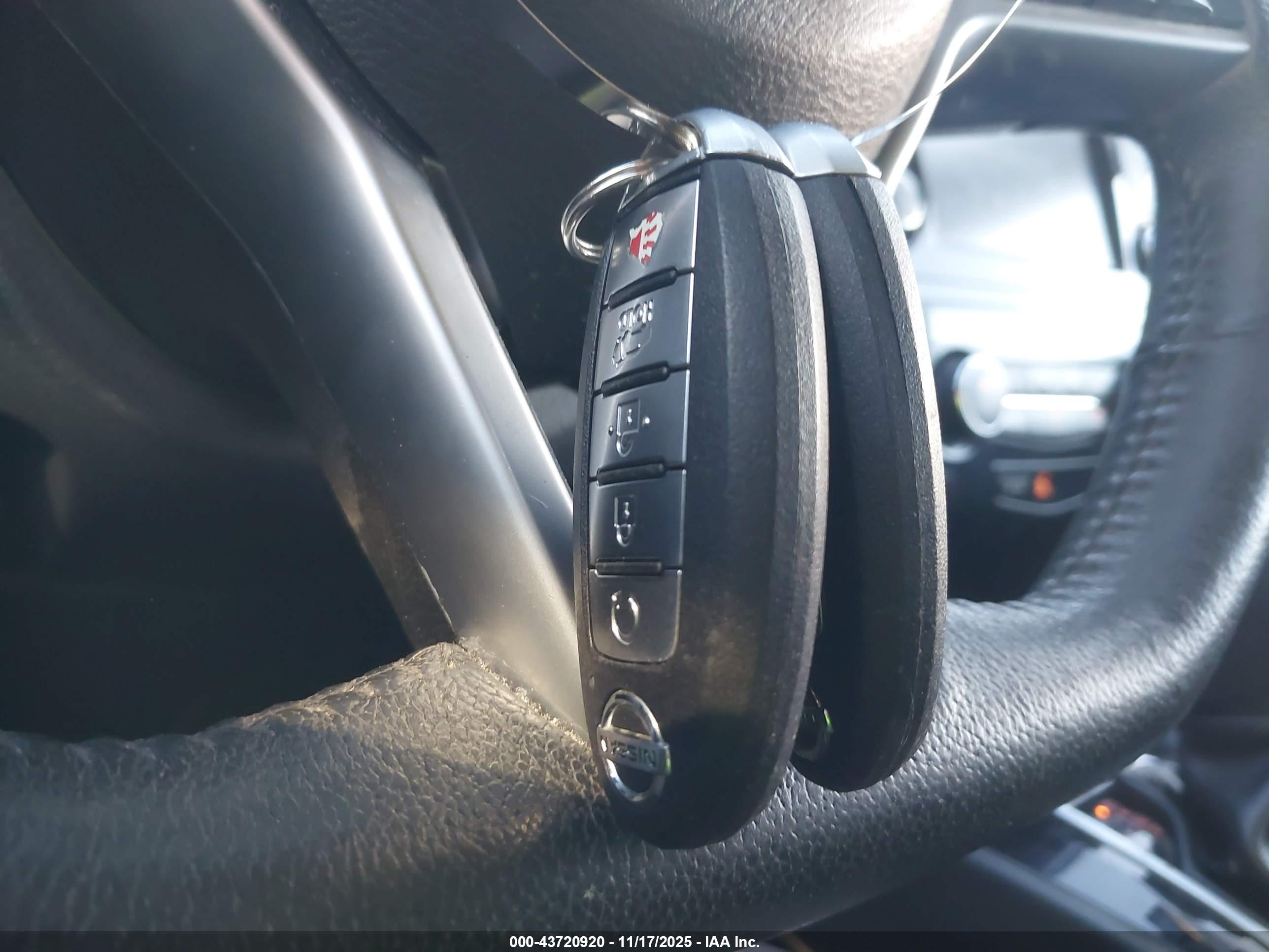 NISSAN ROGUE image 11
