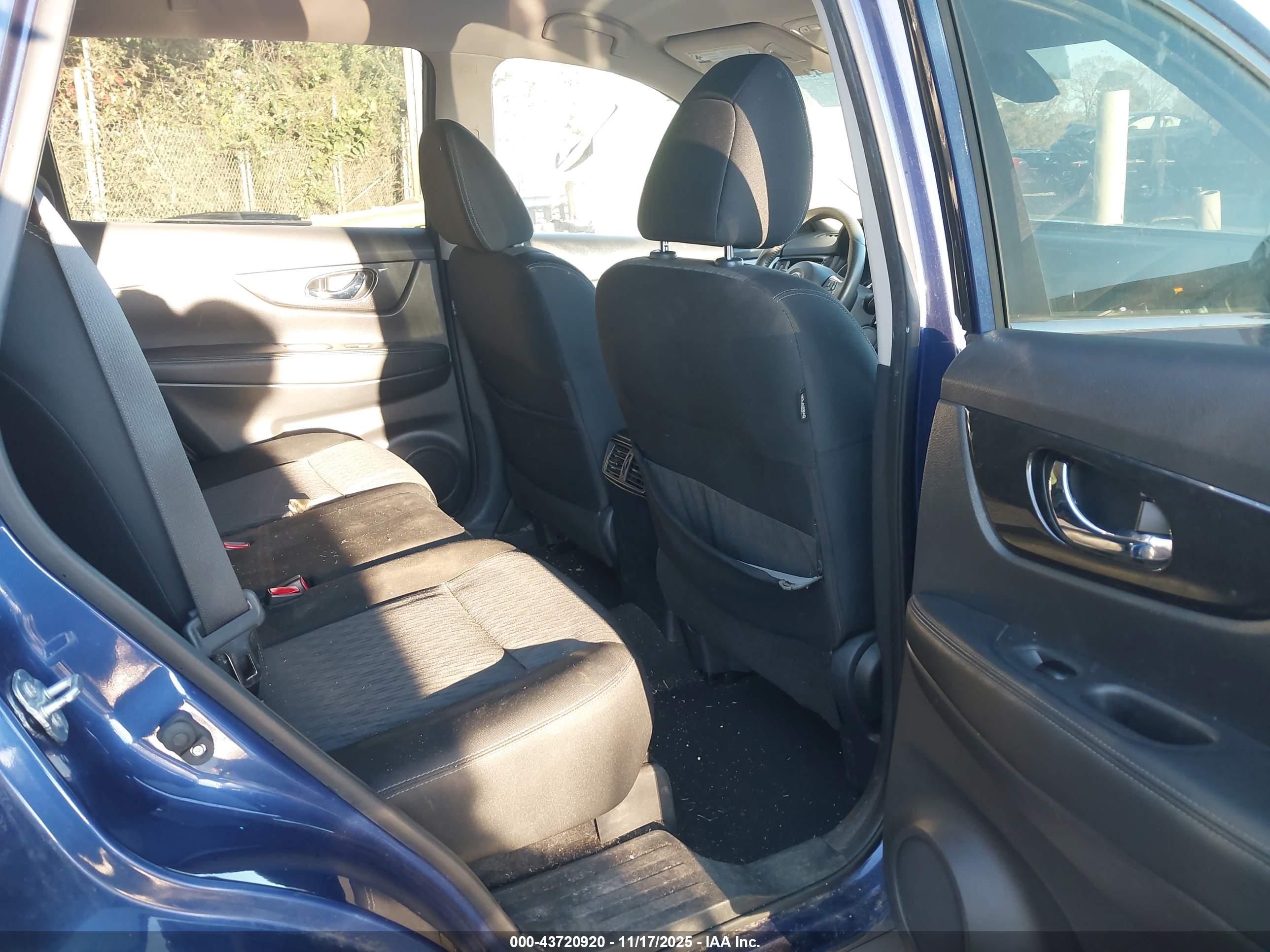 NISSAN ROGUE image 8
