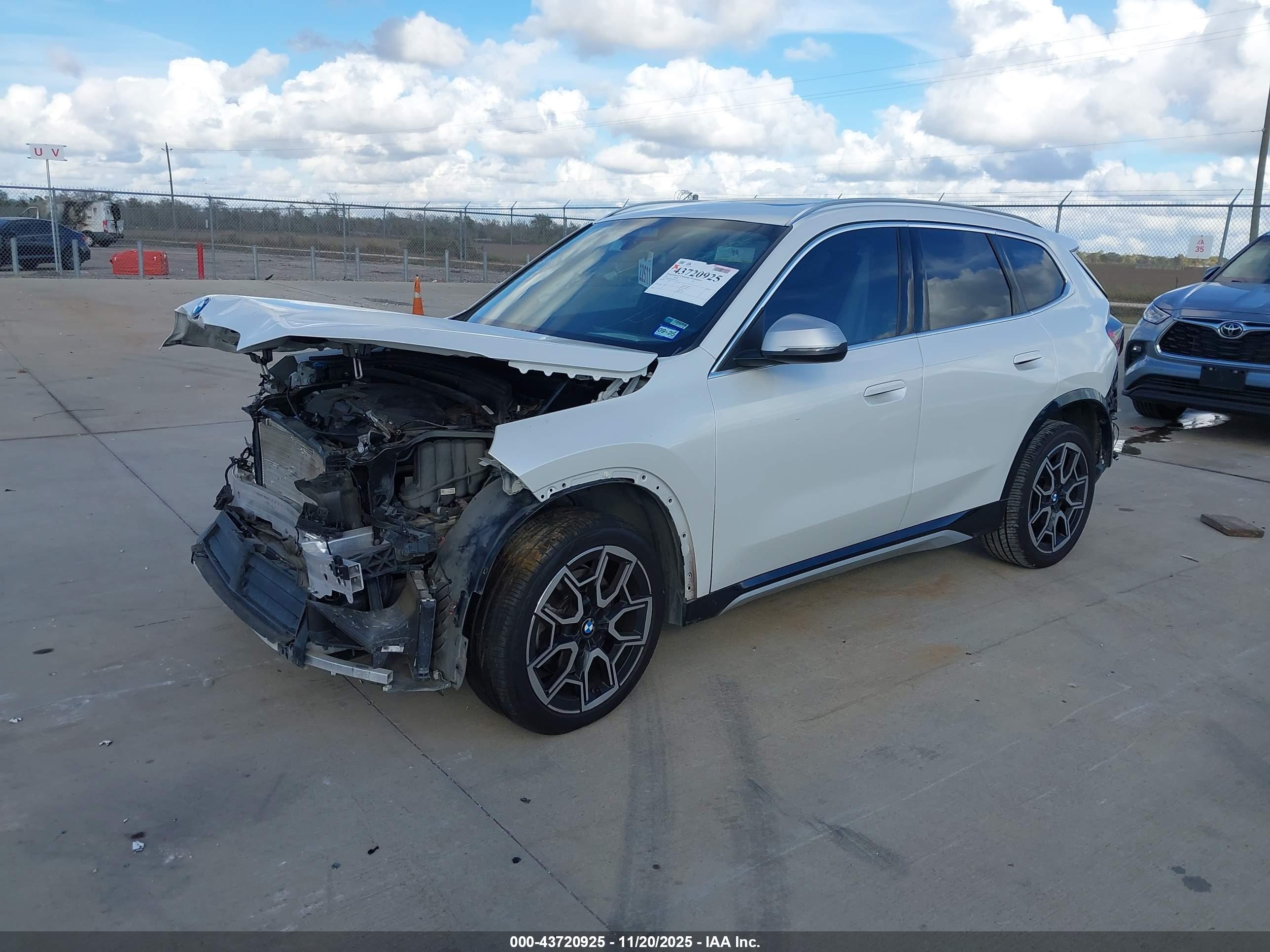 BMW X1 image 2